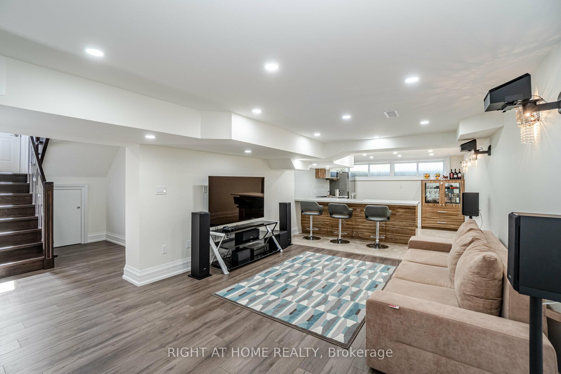 Photo 33 of 35 Burnelm Drive, Etobicoke, Islington-City Centre West — HOMEH