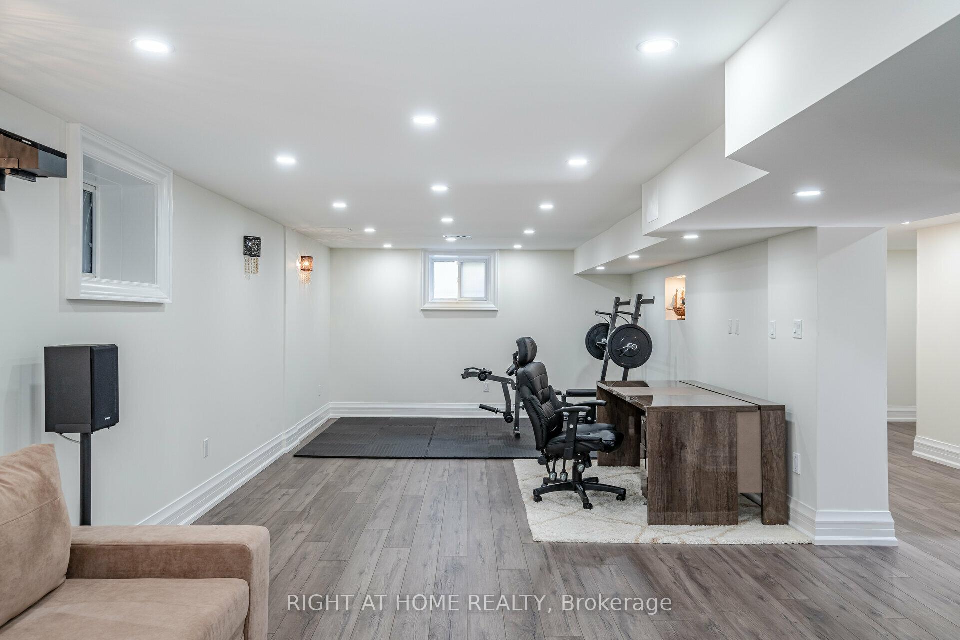 Photo 36 of 35 Burnelm Drive, Etobicoke, Islington-City Centre West — HOMEH