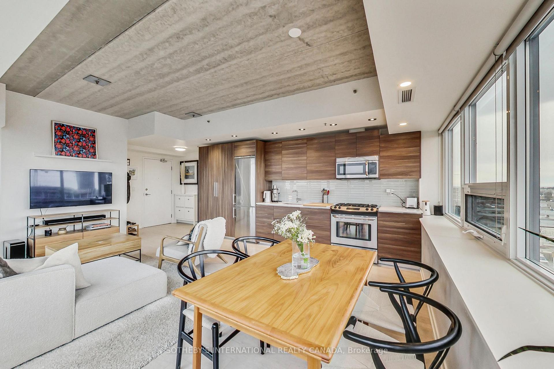Photo 2 of Unit 602, 51 Lady Bank Road, Etobicoke, Stonegate-Queensway — HOMEH