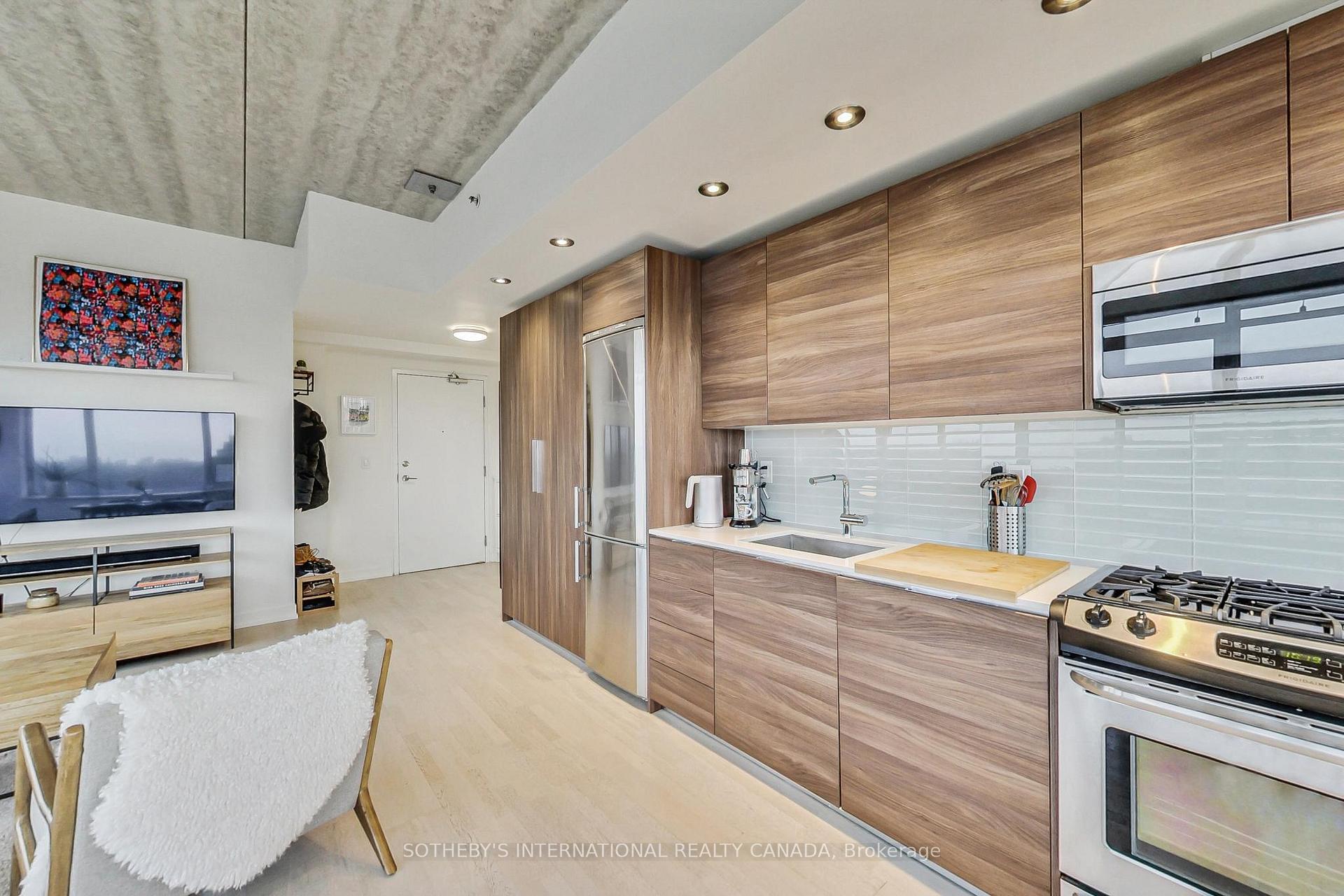 Photo 6 of Unit 602, 51 Lady Bank Road, Etobicoke, Stonegate-Queensway — HOMEH