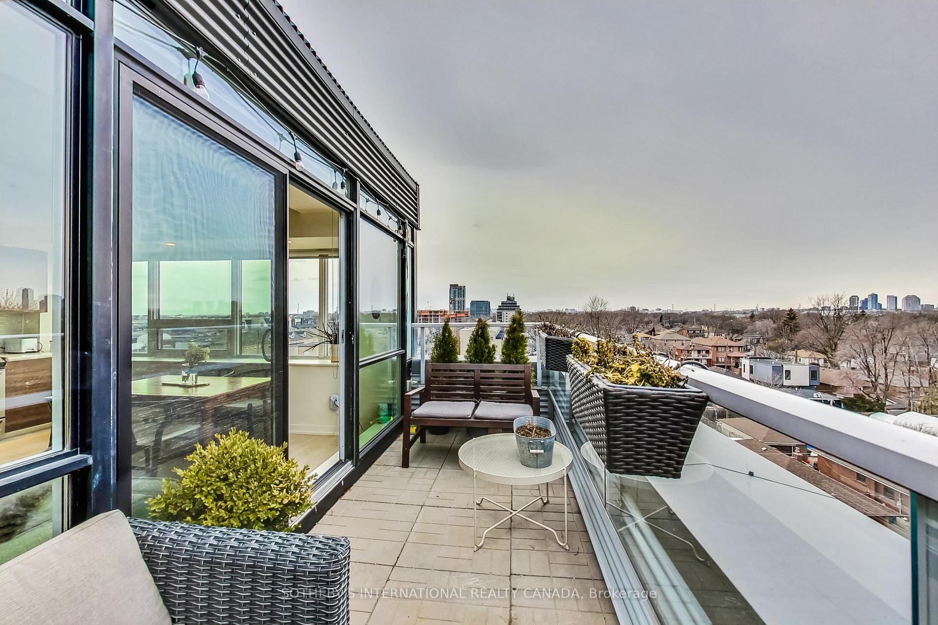 Photo 13 of Unit 602, 51 Lady Bank Road, Etobicoke, Stonegate-Queensway — HOMEH