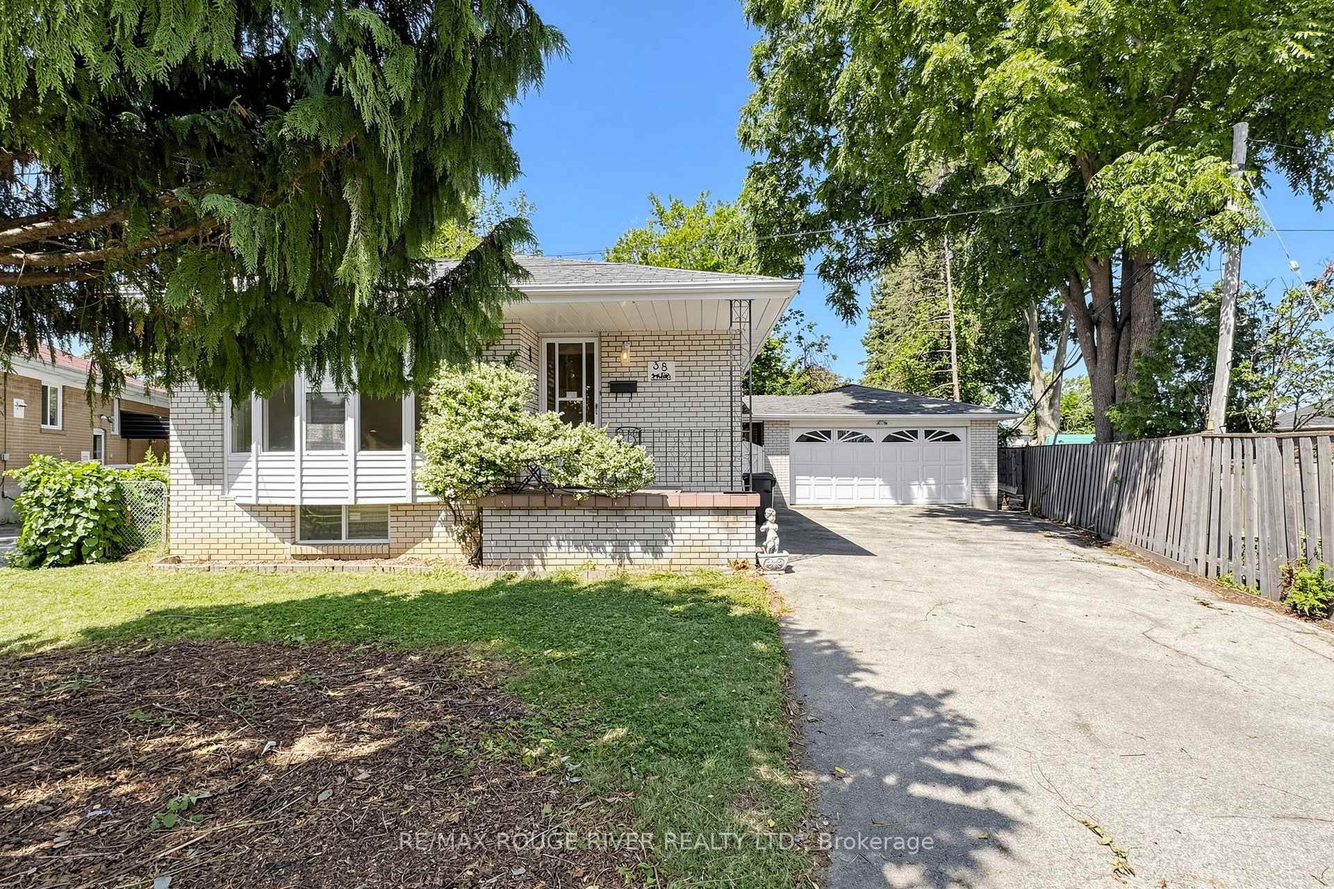 Photo 1 of 38 Lombardy Crescent, Scarborough, Kennedy Park — HOMEH