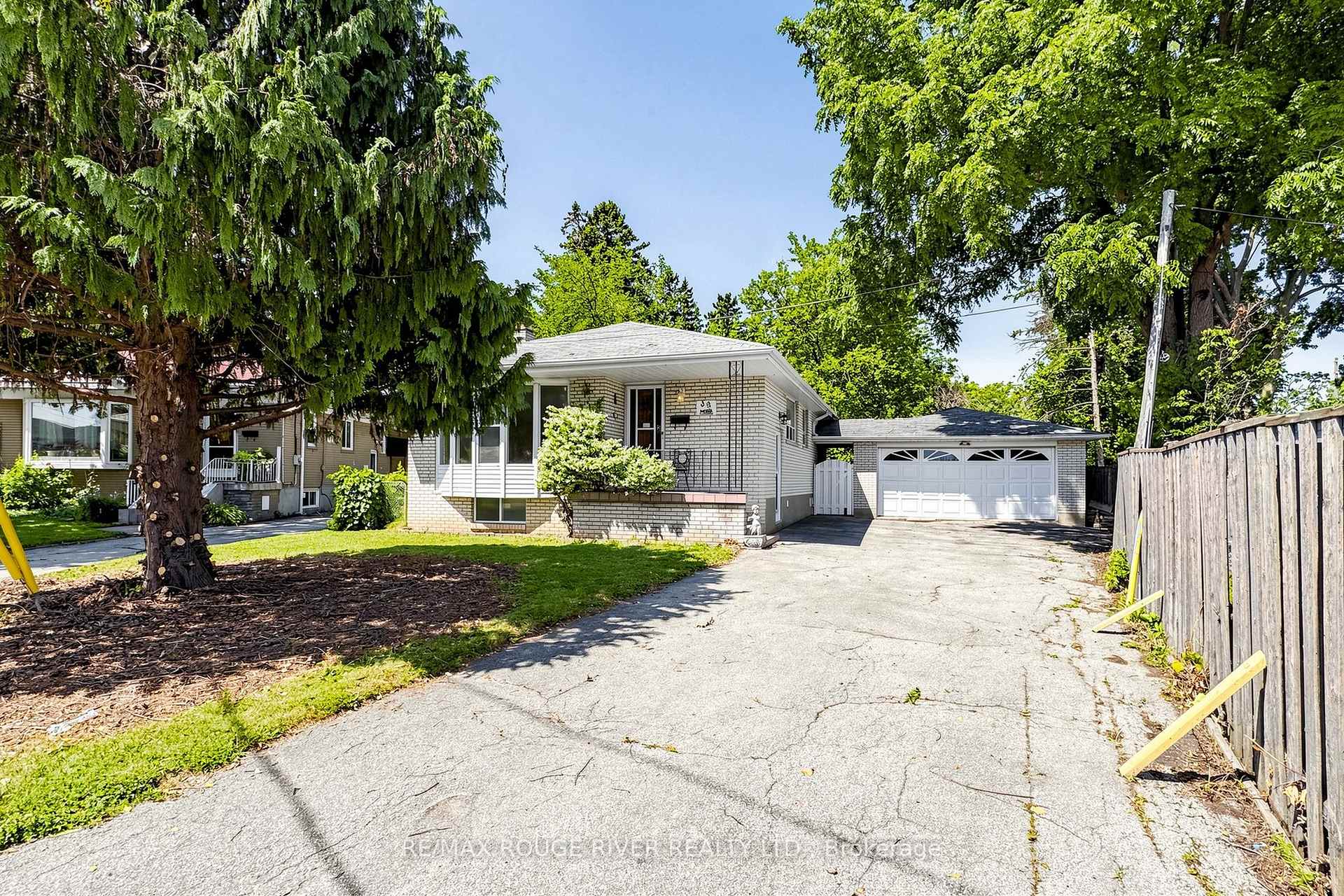 Photo 2 of 38 Lombardy Crescent, Scarborough, Kennedy Park — HOMEH
