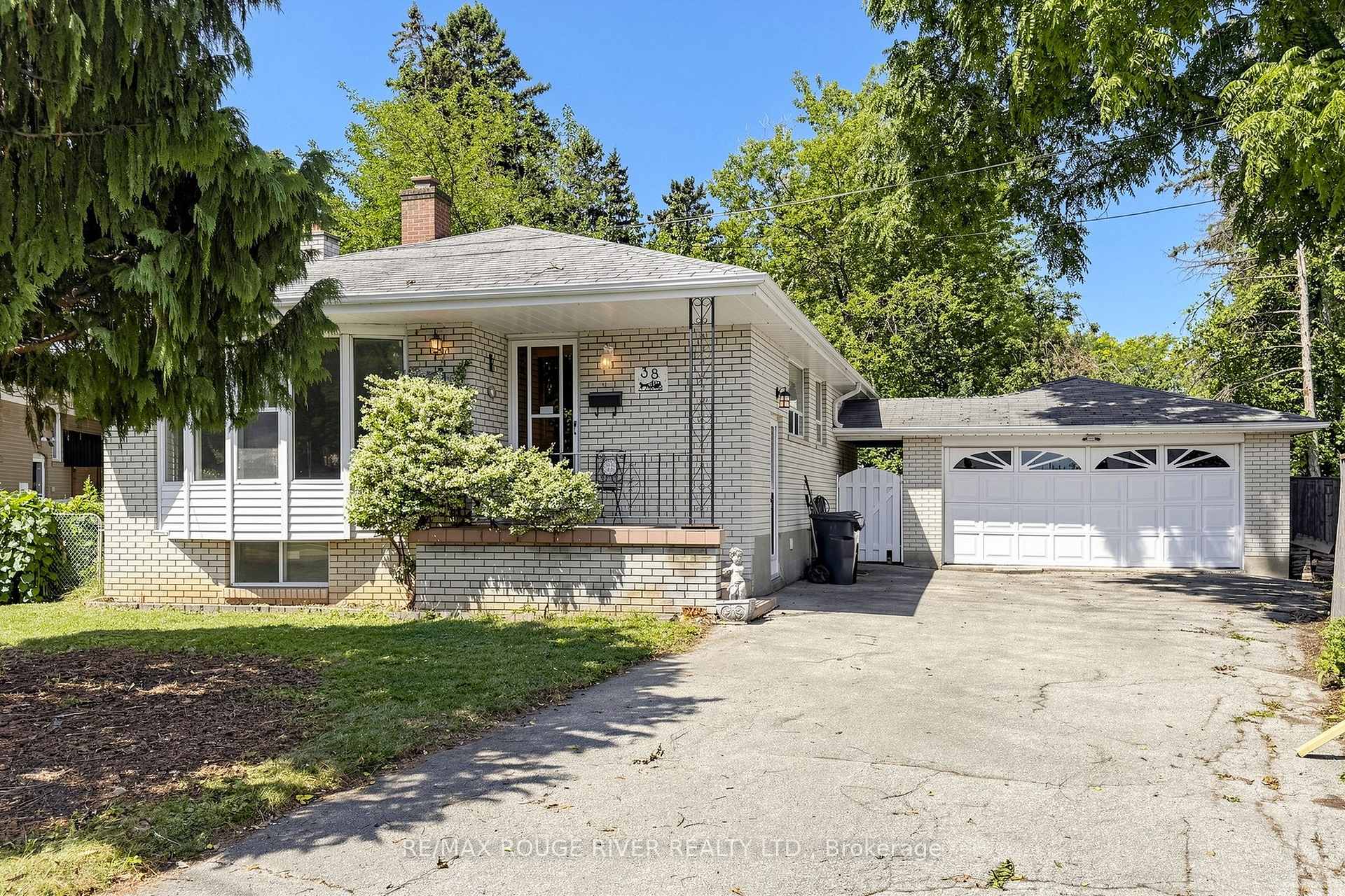 Photo 3 of 38 Lombardy Crescent, Scarborough, Kennedy Park — HOMEH