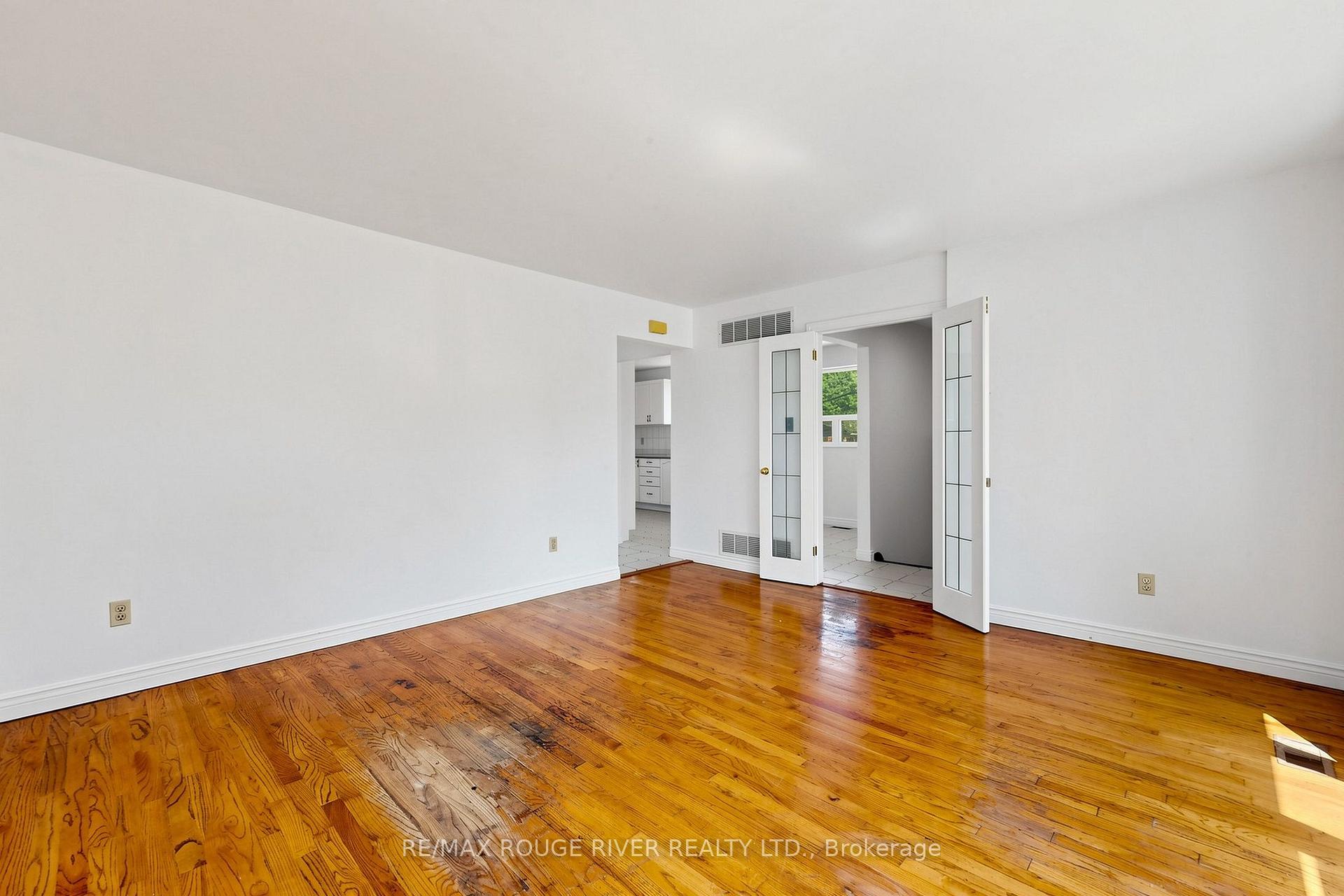 Photo 6 of 38 Lombardy Crescent, Scarborough, Kennedy Park — HOMEH