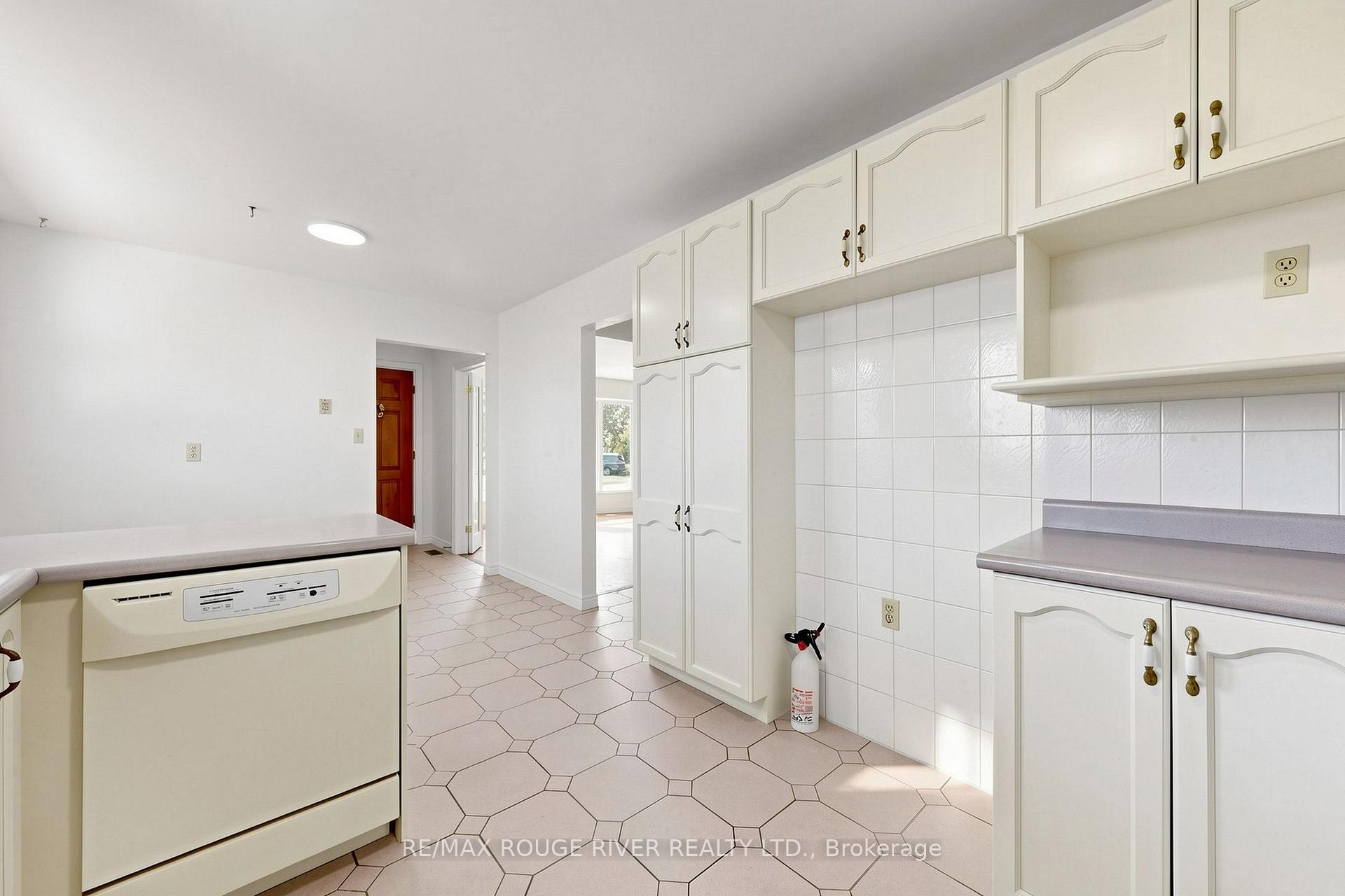 Photo 12 of 38 Lombardy Crescent, Scarborough, Kennedy Park — HOMEH