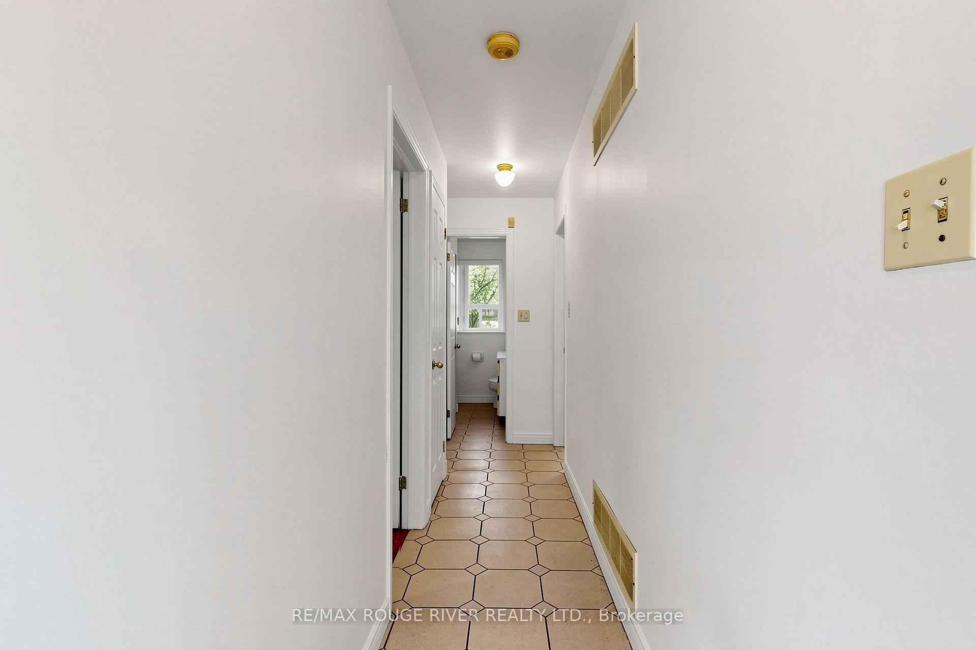 Photo 14 of 38 Lombardy Crescent, Scarborough, Kennedy Park — HOMEH