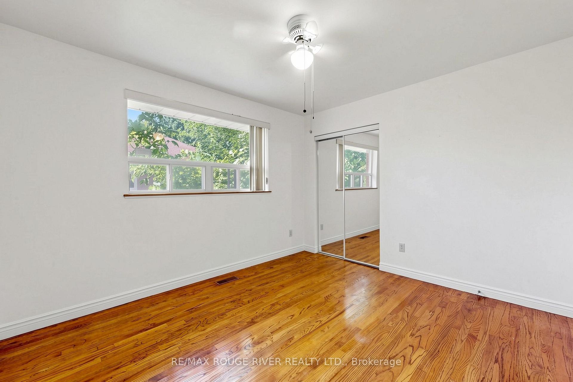 Photo 15 of 38 Lombardy Crescent, Scarborough, Kennedy Park — HOMEH