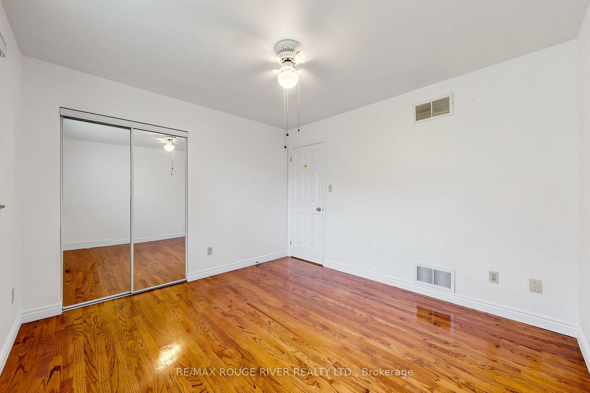 Photo 17 of 38 Lombardy Crescent, Scarborough, Kennedy Park — HOMEH