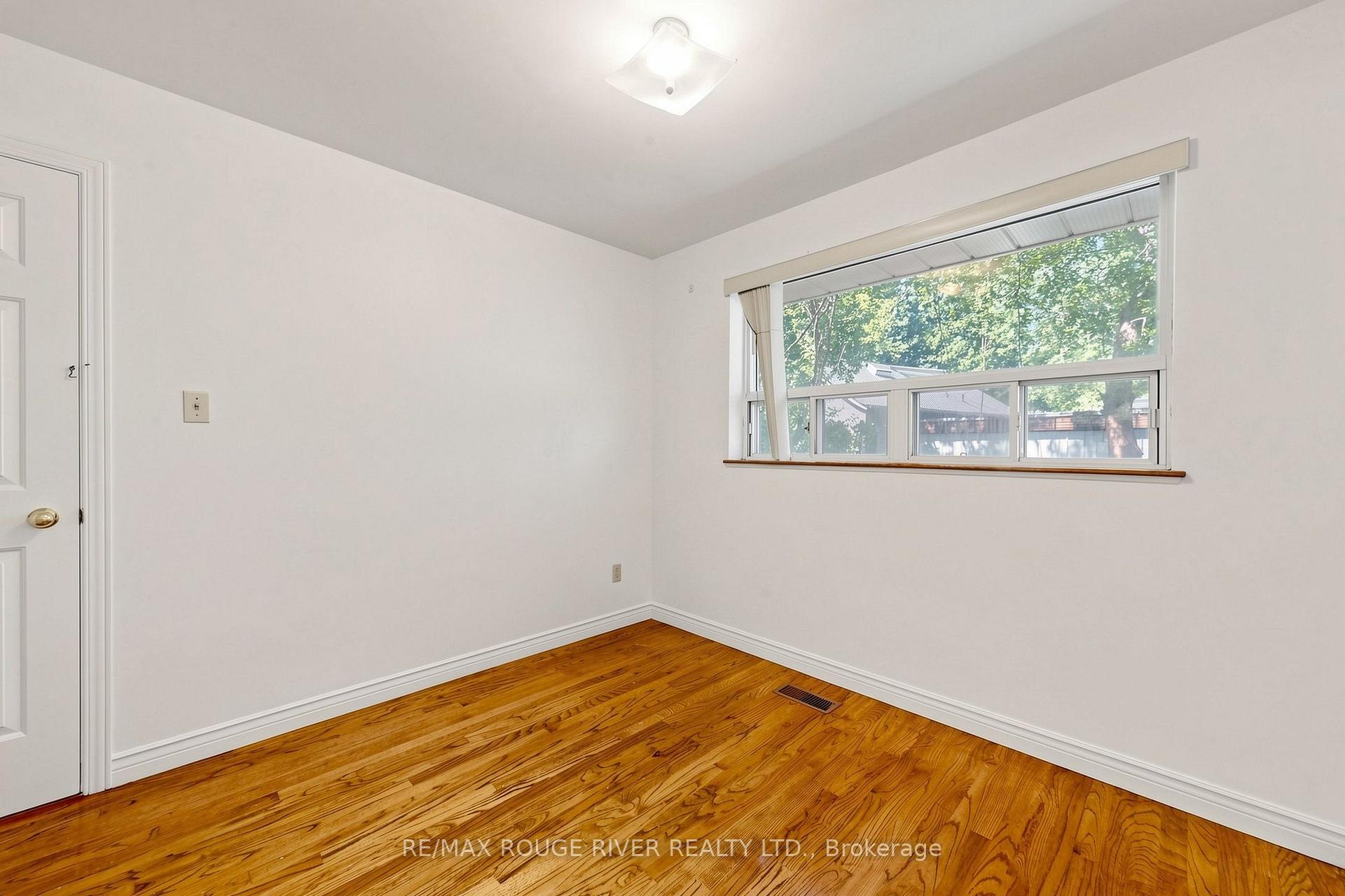 Photo 19 of 38 Lombardy Crescent, Scarborough, Kennedy Park — HOMEH