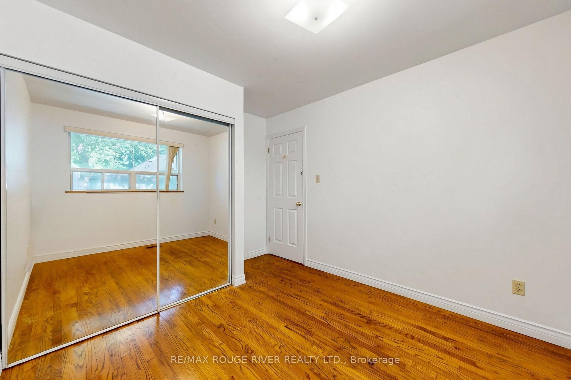 Photo 20 of 38 Lombardy Crescent, Scarborough, Kennedy Park — HOMEH