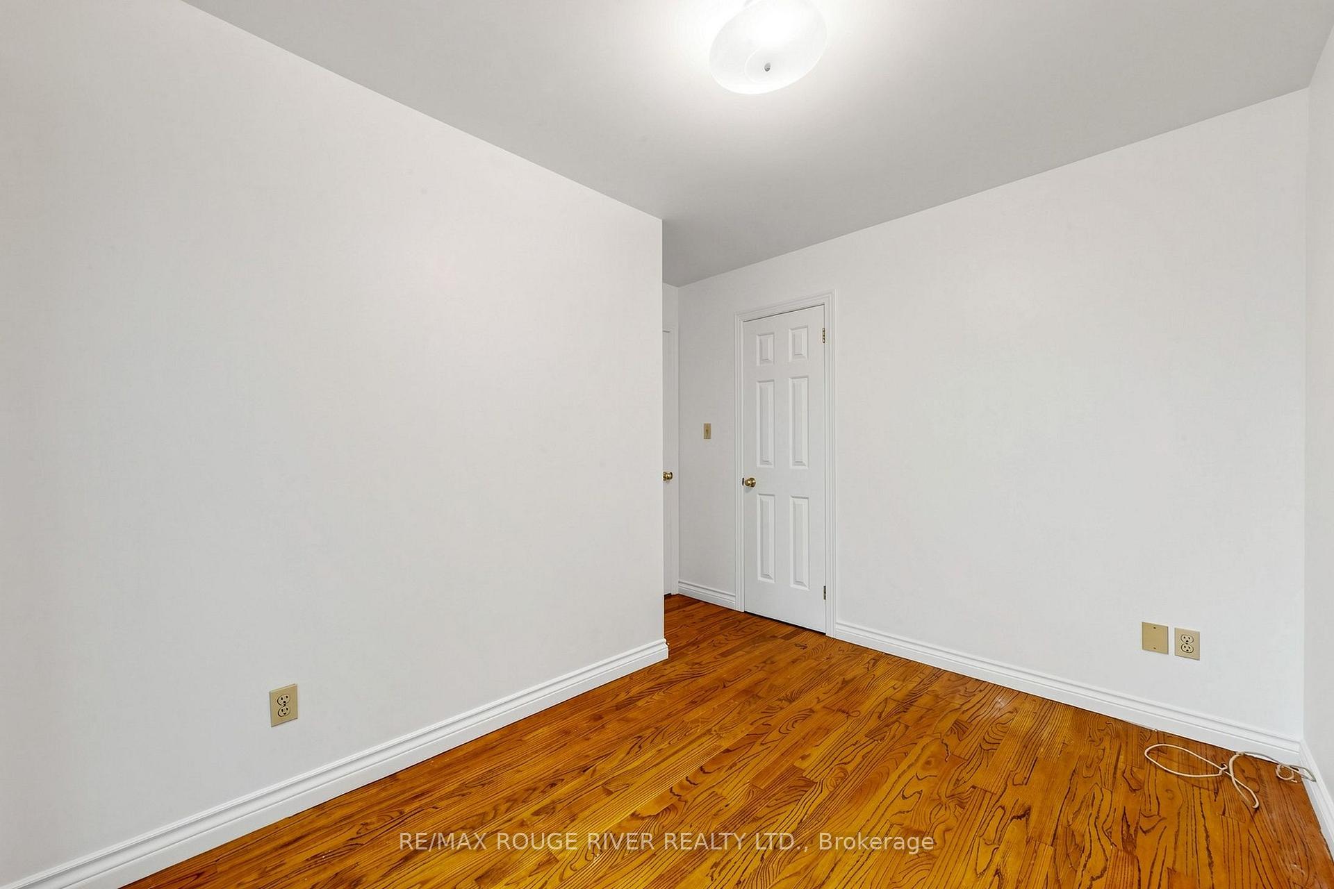 Photo 23 of 38 Lombardy Crescent, Scarborough, Kennedy Park — HOMEH