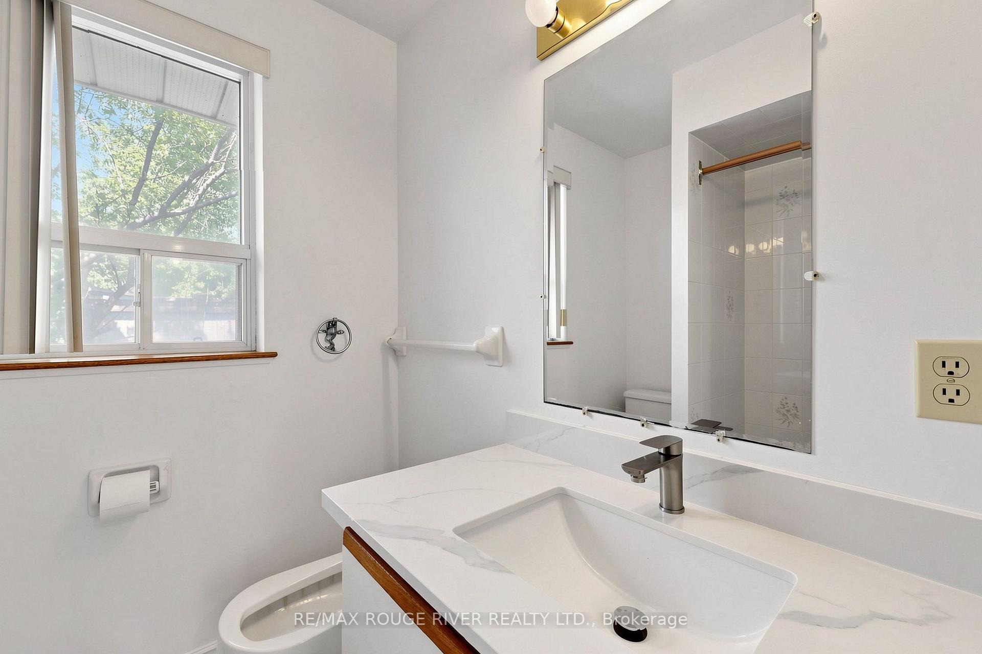 Photo 24 of 38 Lombardy Crescent, Scarborough, Kennedy Park — HOMEH