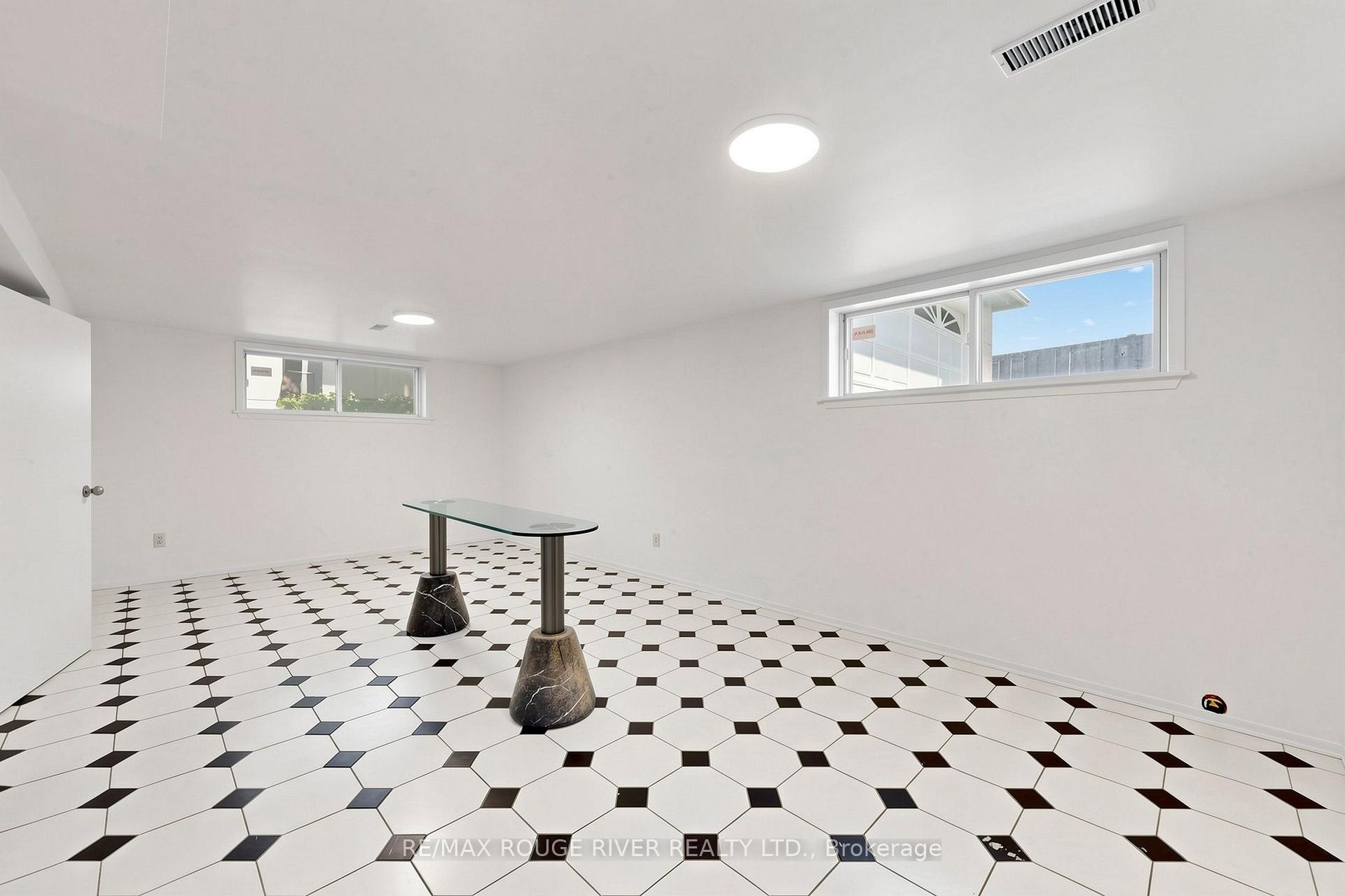 Photo 29 of 38 Lombardy Crescent, Scarborough, Kennedy Park — HOMEH