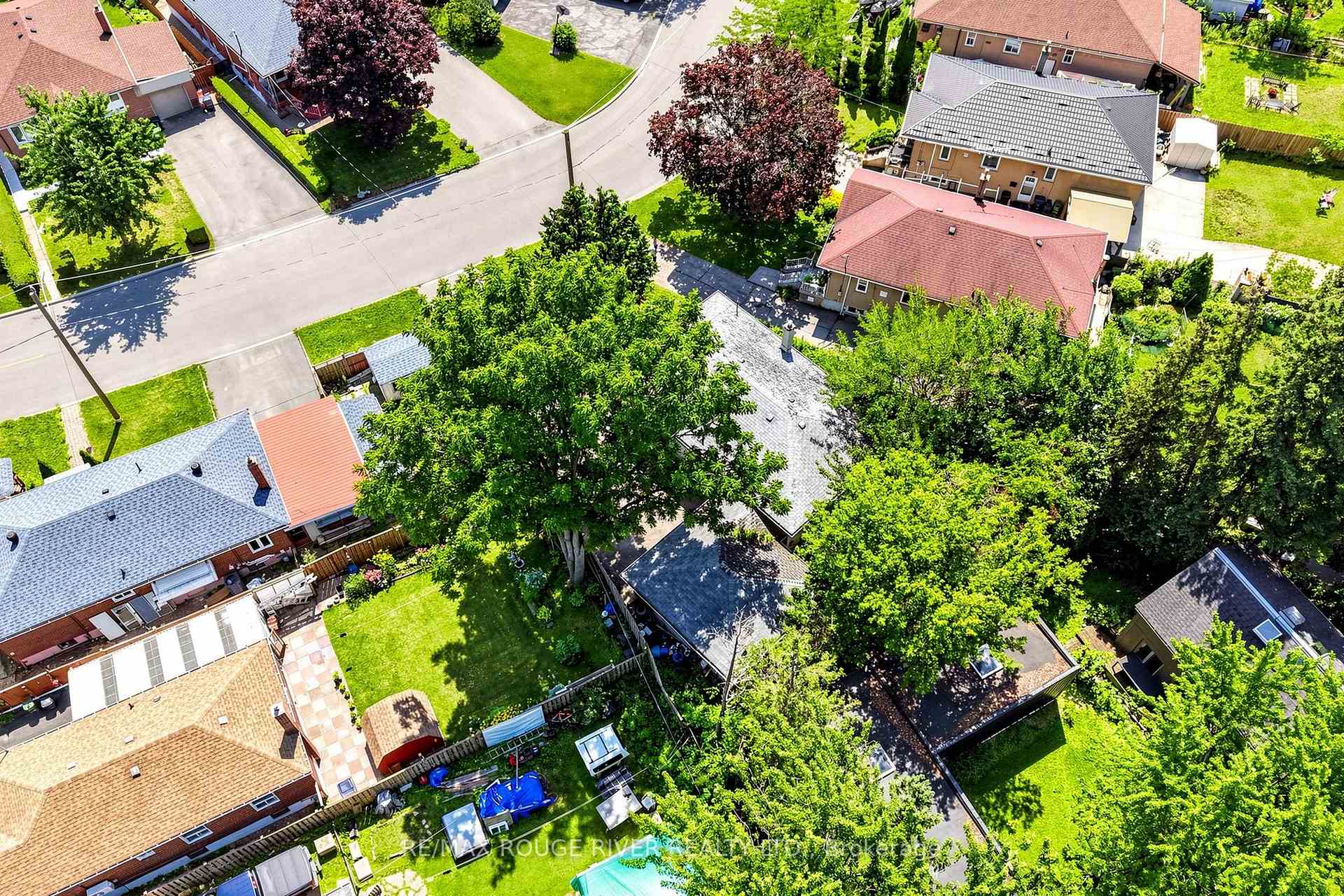 Photo 47 of 38 Lombardy Crescent, Scarborough, Kennedy Park — HOMEH
