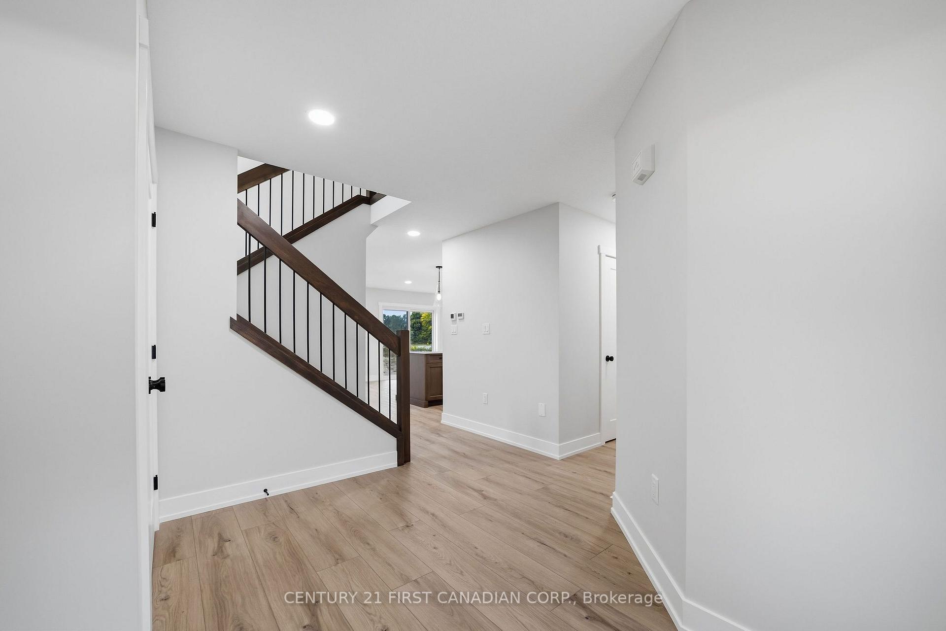 Photo 9 of 5 Doerr Court, North Middlesex, Ailsa Craig — HOMEH