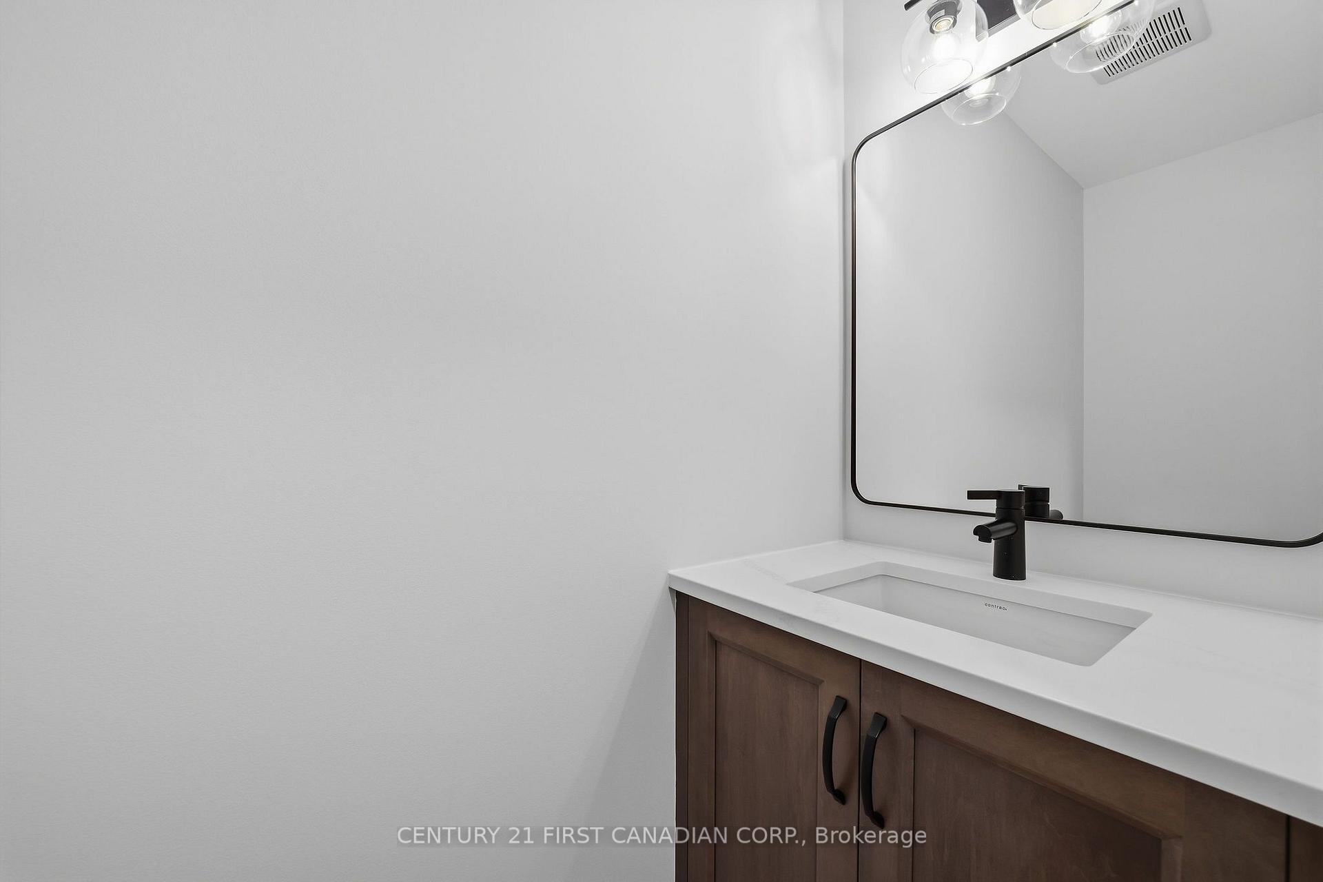 Photo 24 of 5 Doerr Court, North Middlesex, Ailsa Craig — HOMEH