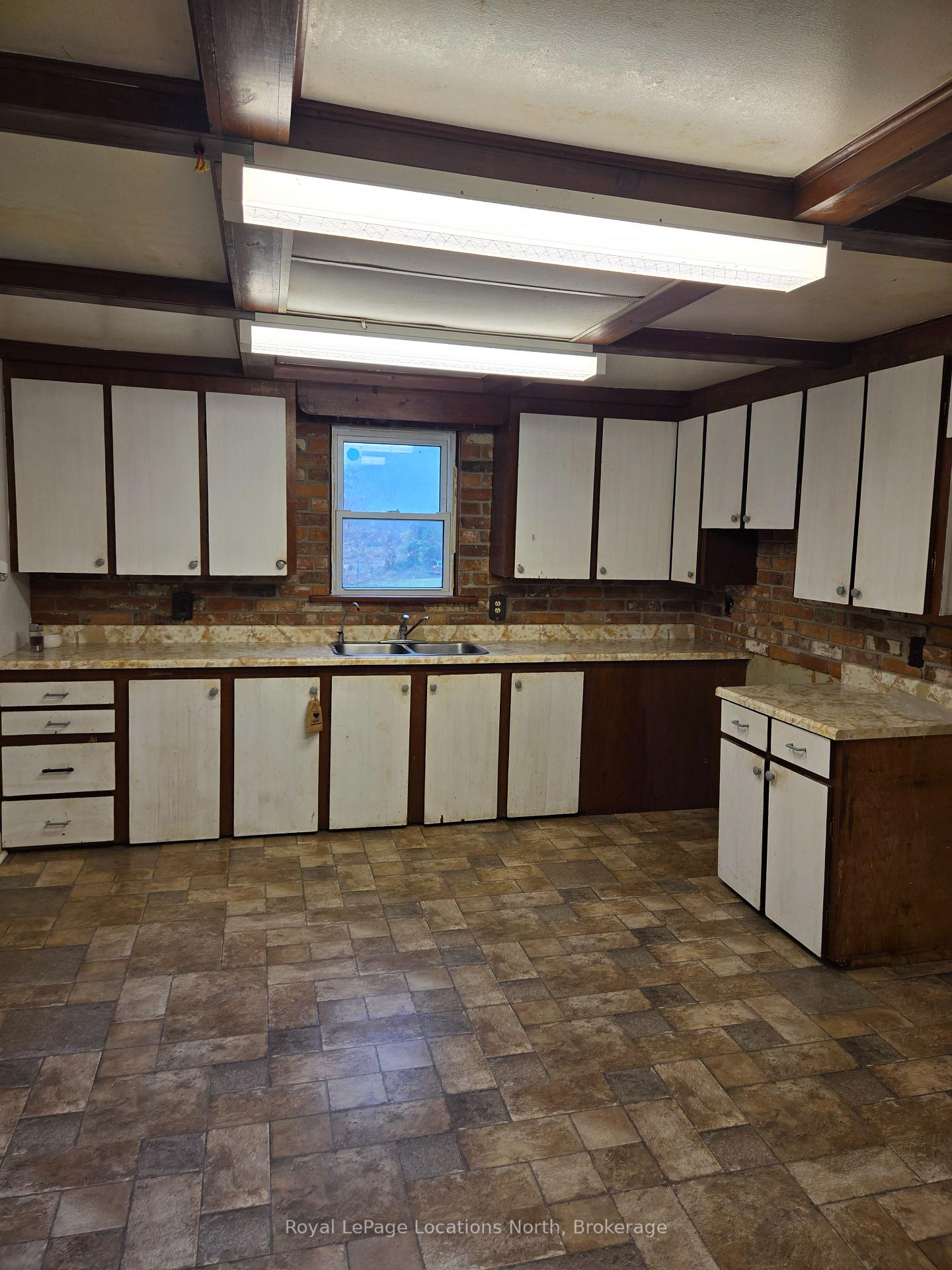 Photo 32 of 2939 92 County Road, Springwater, Rural Springwater — HOMEH