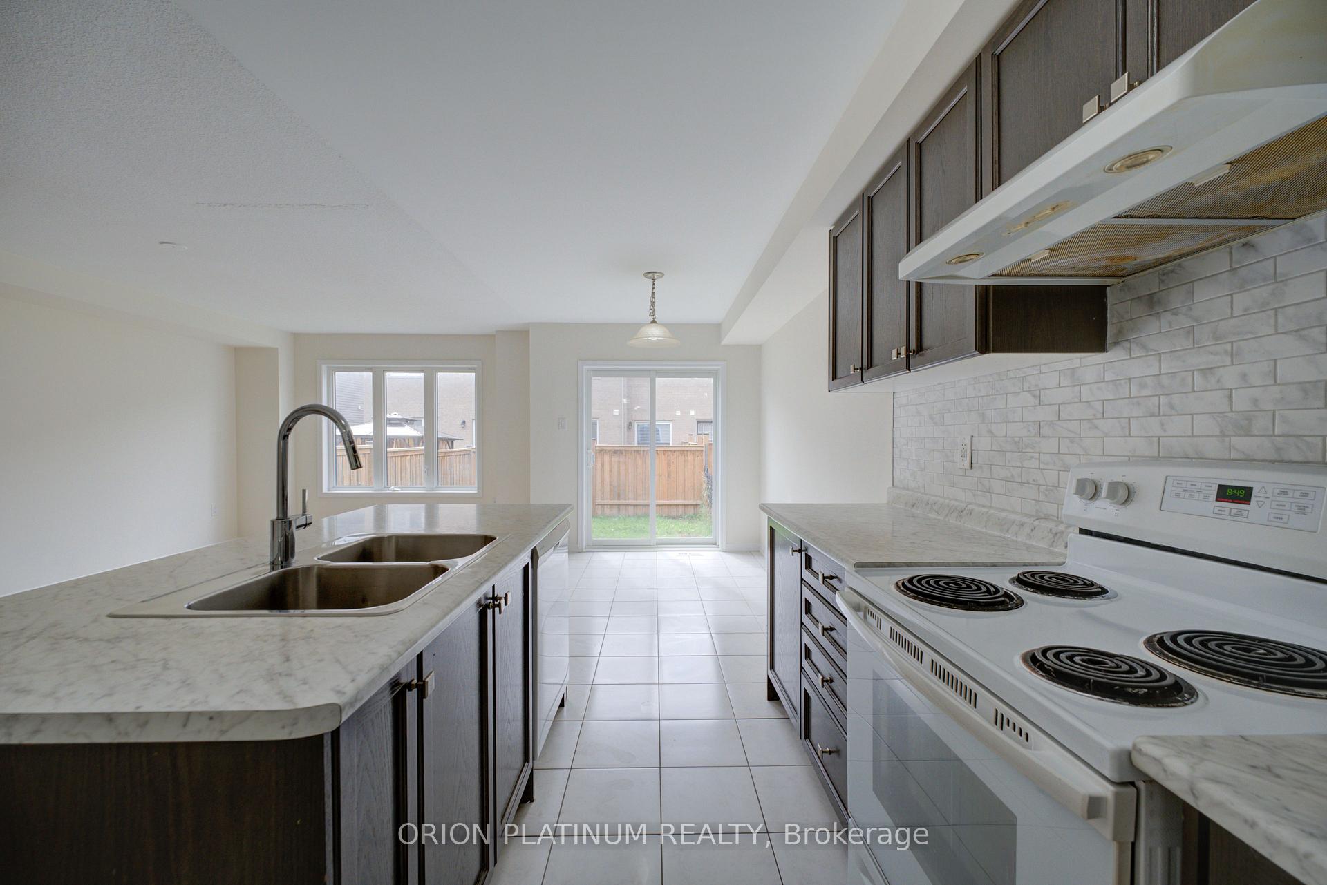 Photo 10 of 140 Munro Circle, Brantford, Empire South — HOMEH