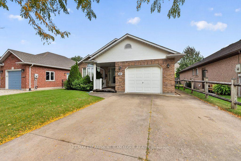 Photo 2 of 17 Tanner Drive, Pelham, Fonthill — HOMEH