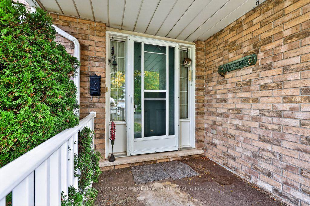 Photo 5 of 17 Tanner Drive, Pelham, Fonthill — HOMEH