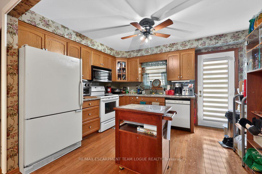 Photo 12 of 17 Tanner Drive, Pelham, Fonthill — HOMEH