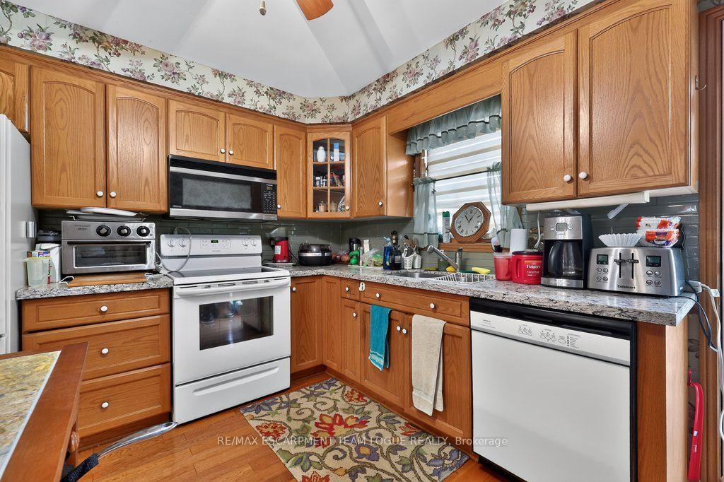 Photo 14 of 17 Tanner Drive, Pelham, Fonthill — HOMEH