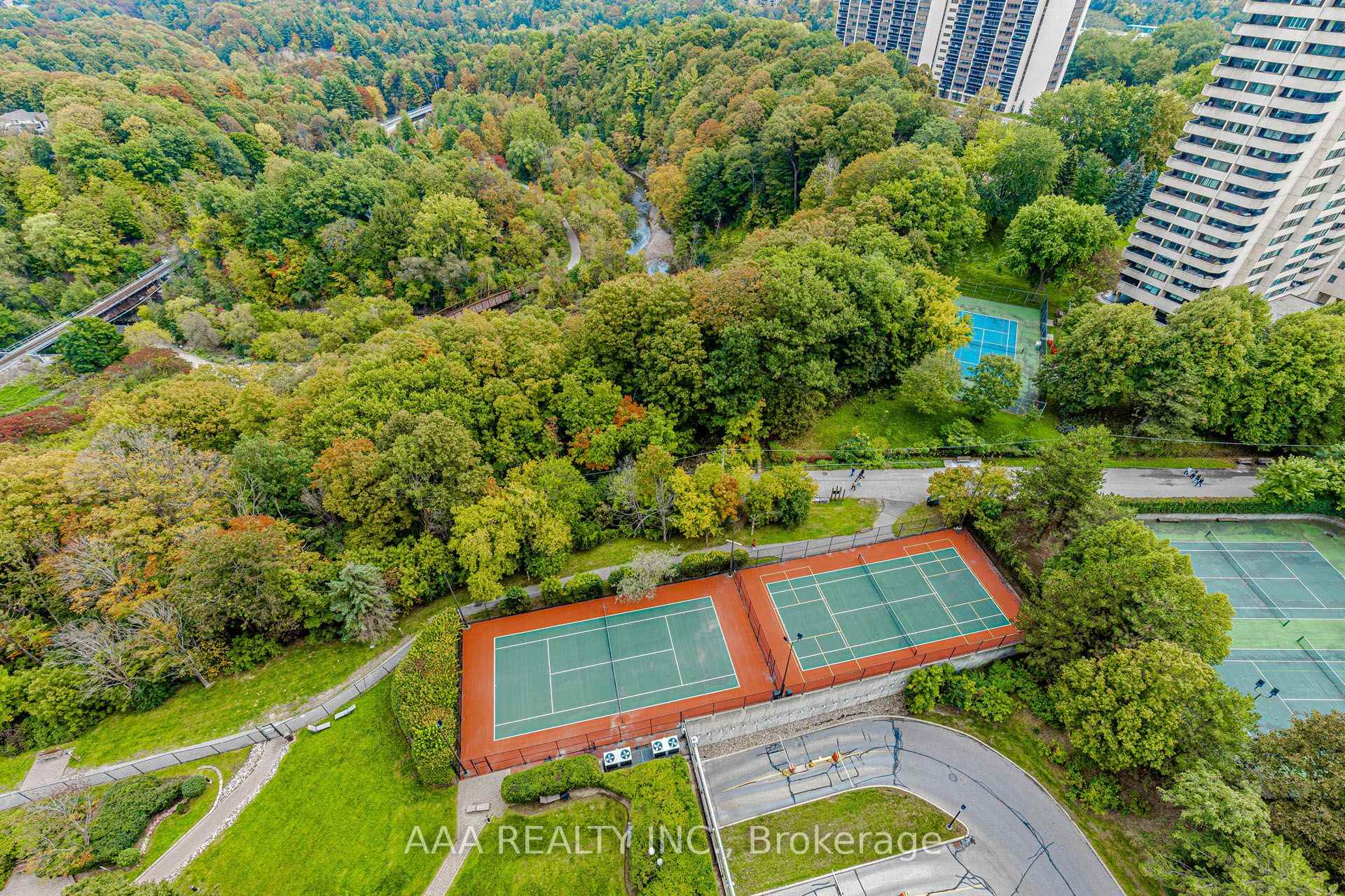 Photo 36 of Unit 2101, 5 Concorde Place, North York, Banbury-Don Mills — HOMEH