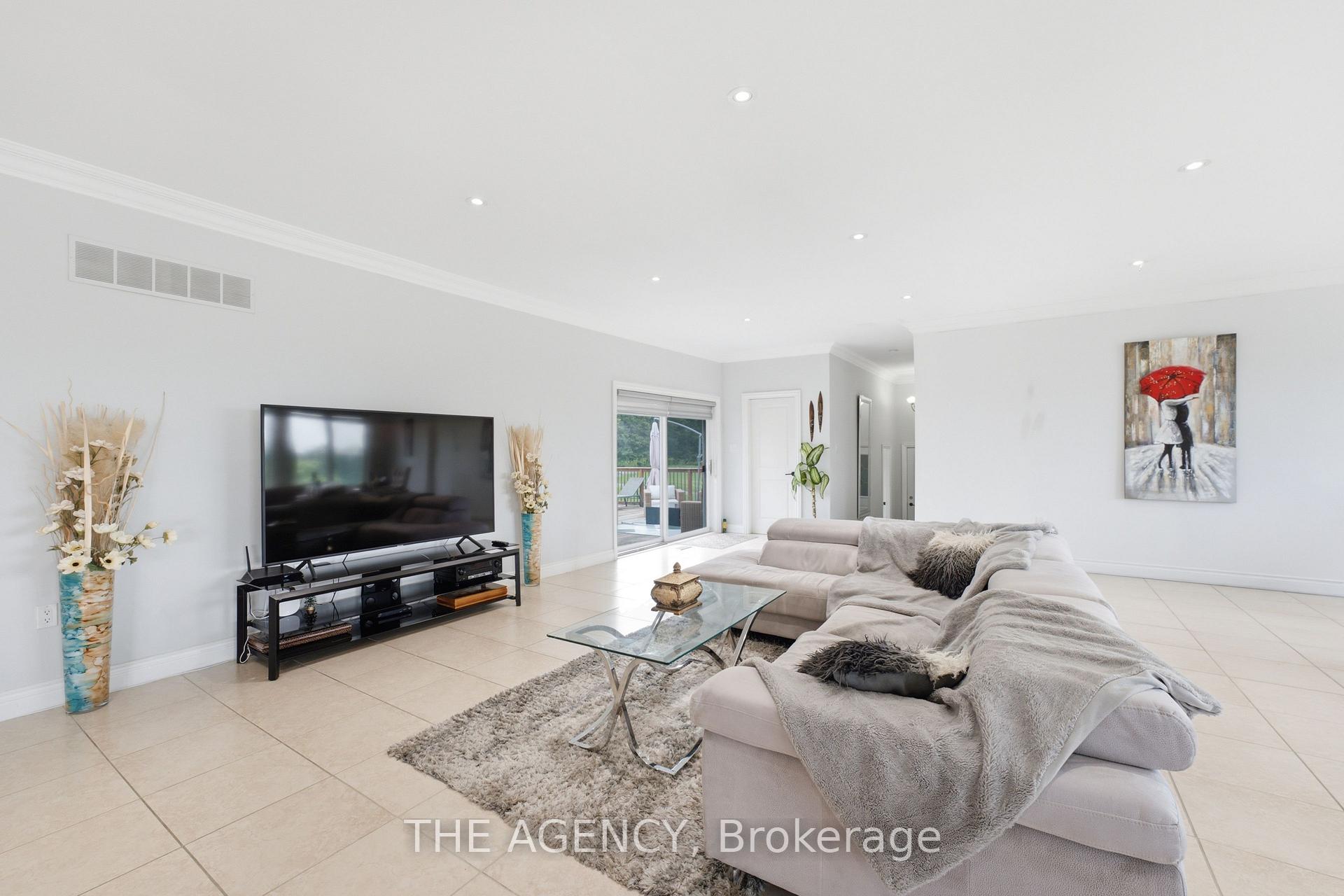 Photo 12 of 14415 Jane Street, King, Rural King — HOMEH