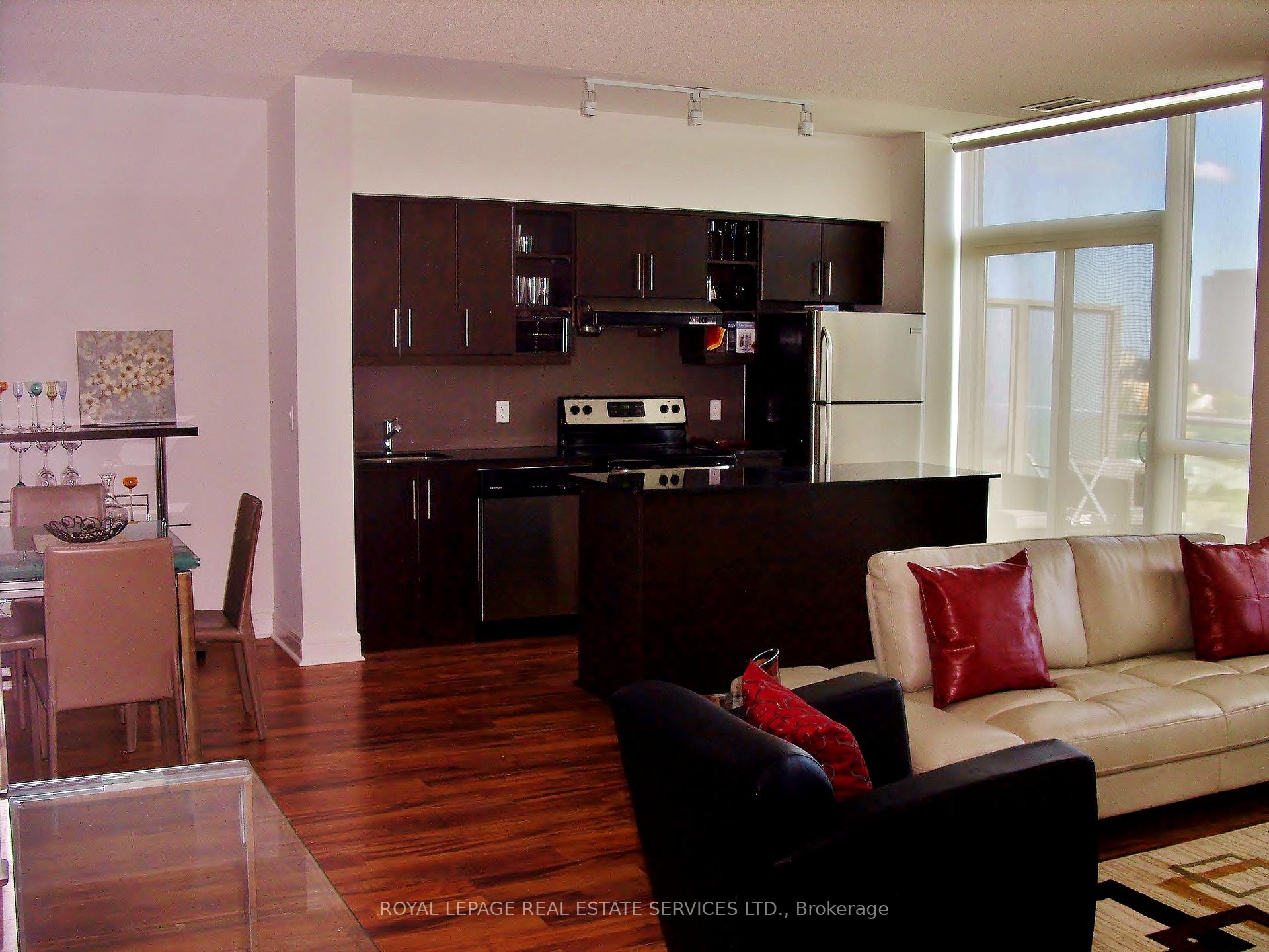 Photo 6 of Unit PH 14, 35 Brian Peck Crescent, Toronto, Thorncliffe Park — HOMEH