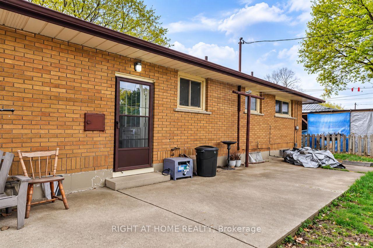 Photo 2 of Unit Basement, 200 Renfro Crescent, London, South J — HOMEH
