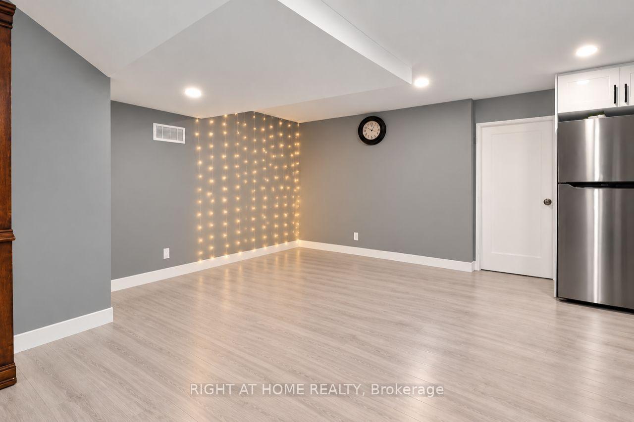Photo 3 of Unit Basement, 200 Renfro Crescent, London, South J — HOMEH