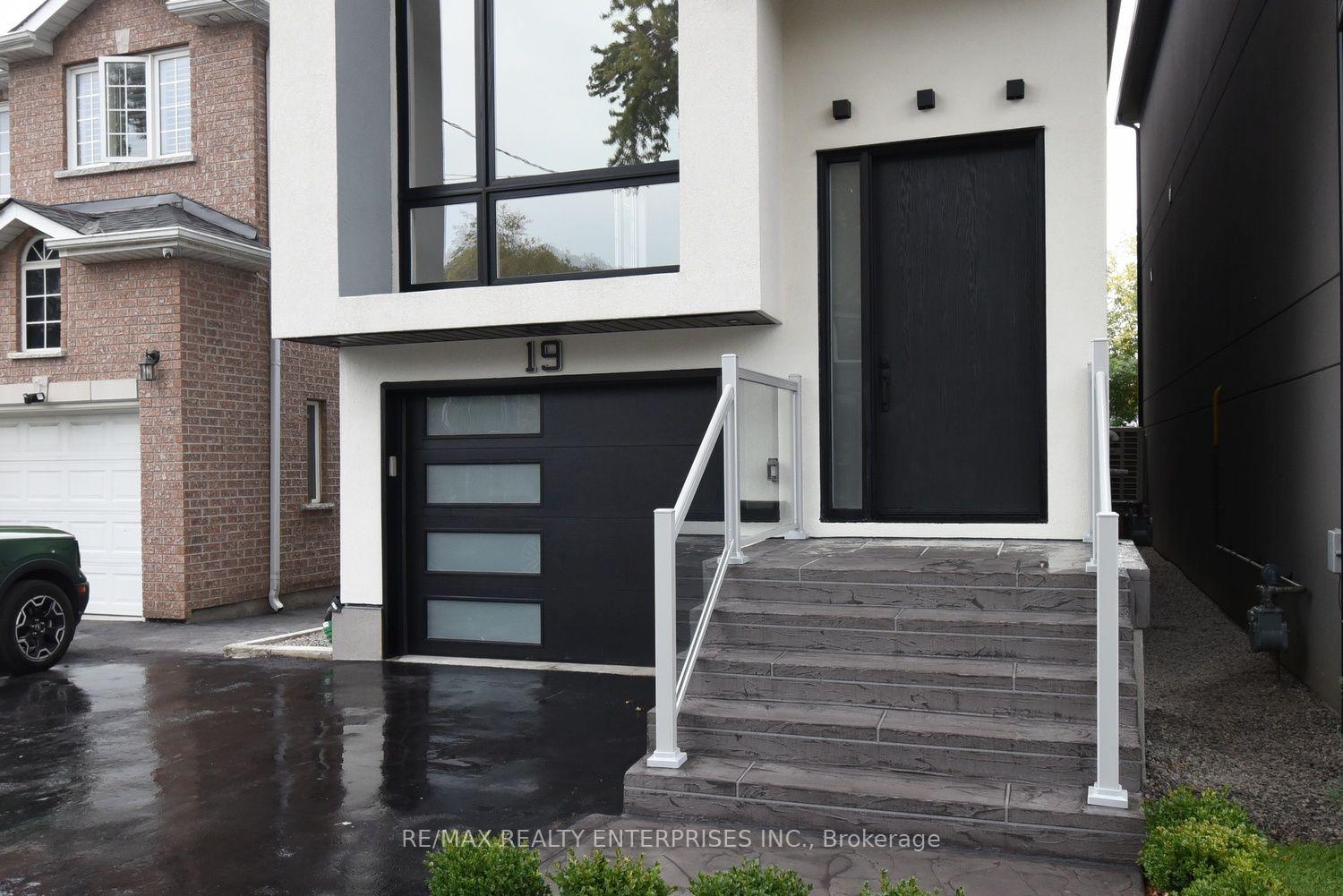 Photo 3 of 19 Simpson Avenue, Etobicoke, Mimico — HOMEH
