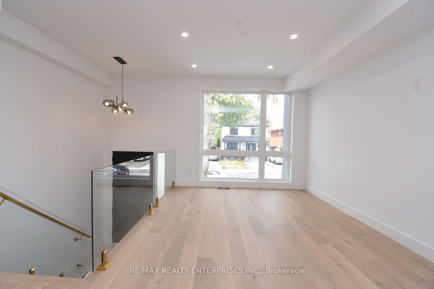 Photo 4 of 19 Simpson Avenue, Etobicoke, Mimico — HOMEH