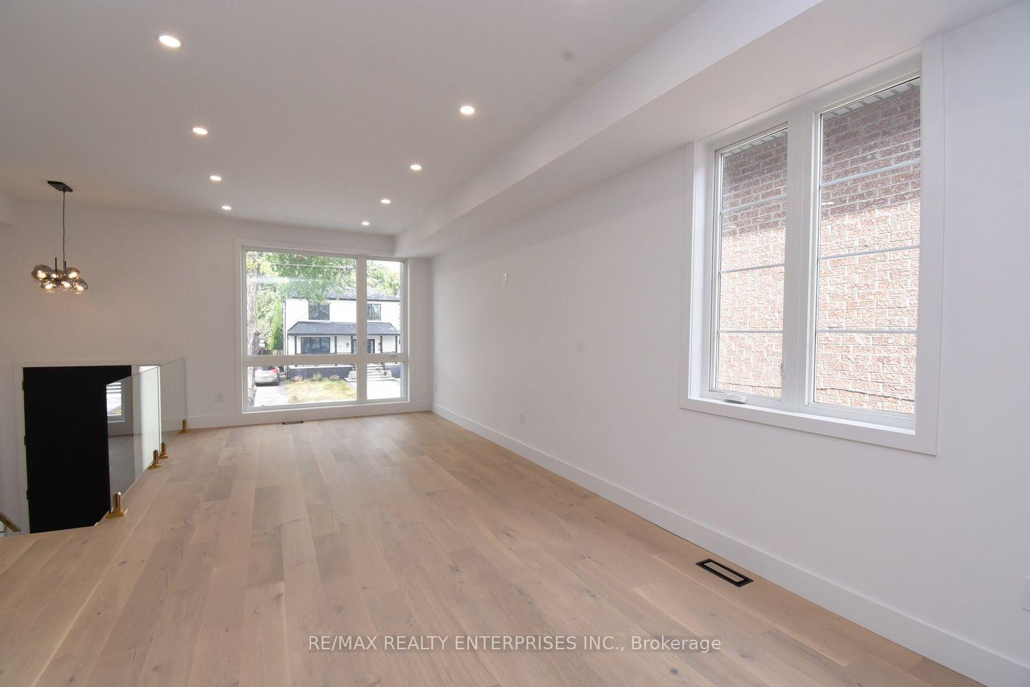 Photo 6 of 19 Simpson Avenue, Etobicoke, Mimico — HOMEH