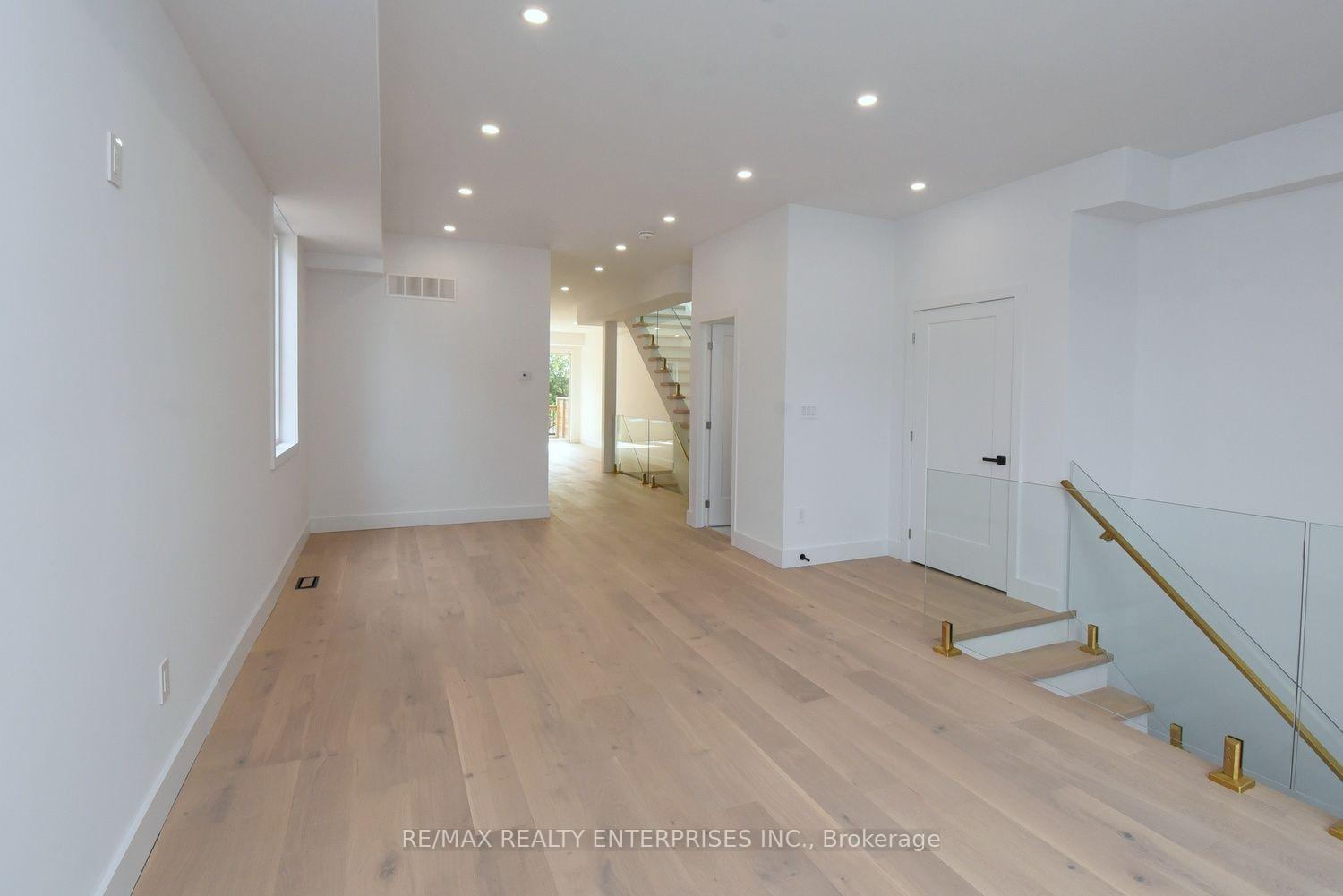Photo 8 of 19 Simpson Avenue, Etobicoke, Mimico — HOMEH