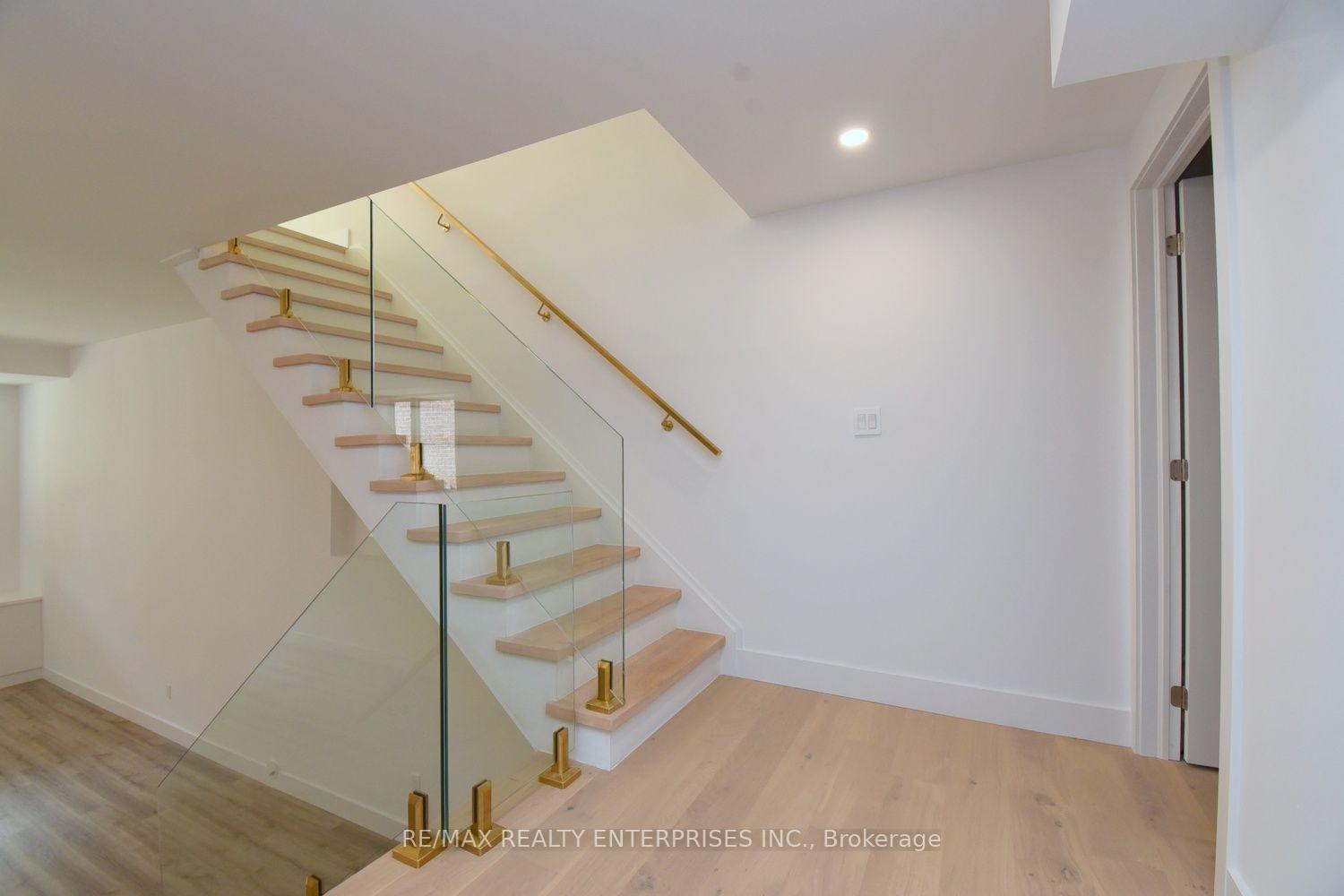 Photo 15 of 19 Simpson Avenue, Etobicoke, Mimico — HOMEH
