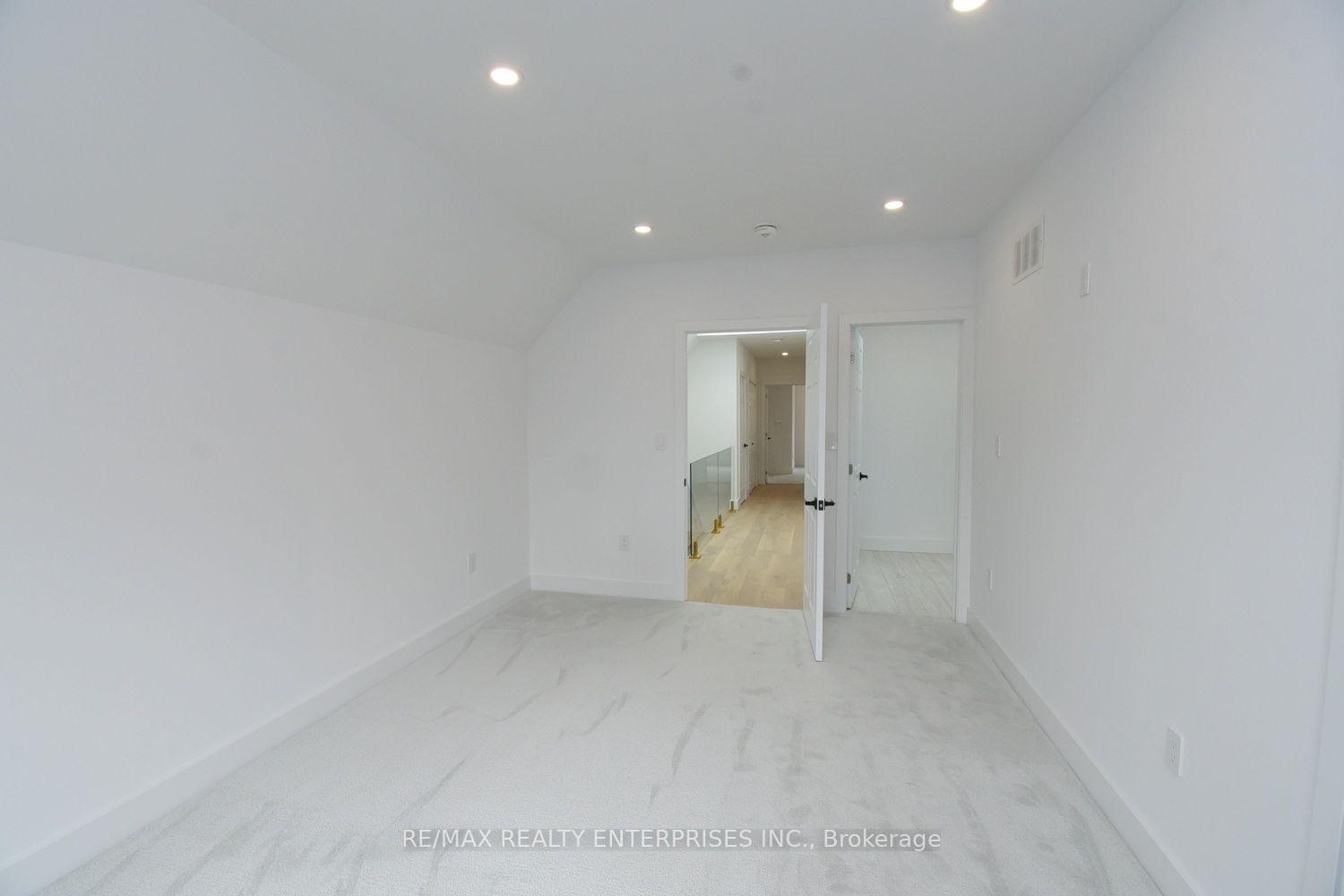 Photo 18 of 19 Simpson Avenue, Etobicoke, Mimico — HOMEH