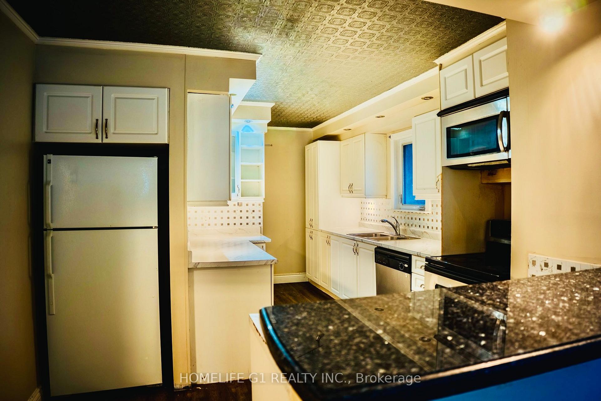 Photo 5 of 332 Grove Street E, Barrie, Grove East — HOMEH