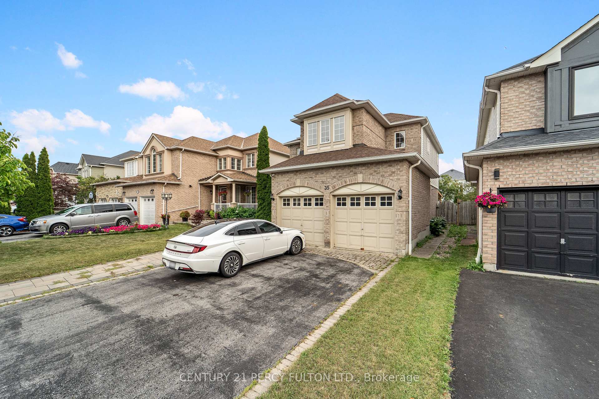 Photo 2 of 35 Weldon Street, Whitby, Rolling Acres — HOMEH