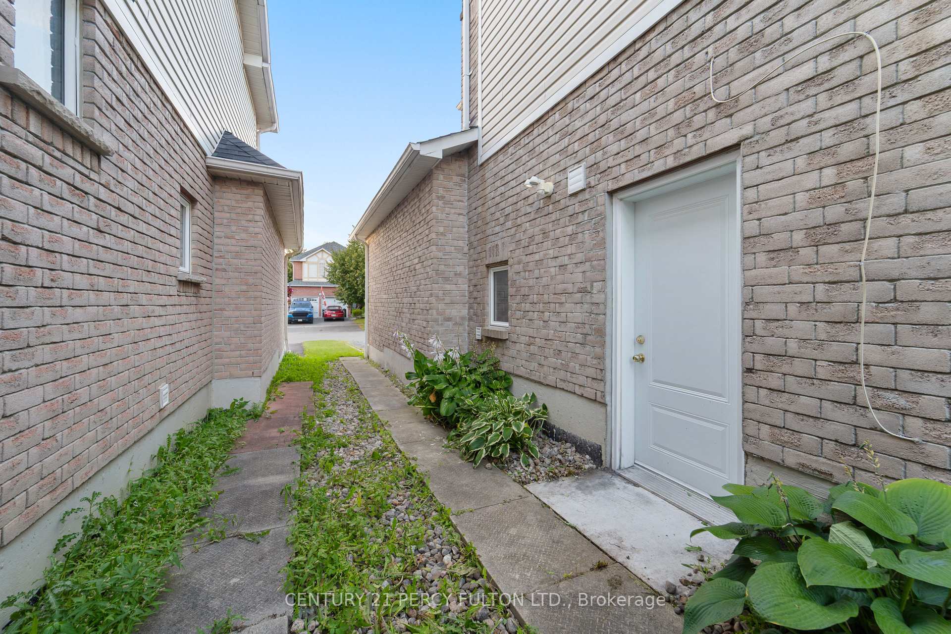 Photo 3 of 35 Weldon Street, Whitby, Rolling Acres — HOMEH