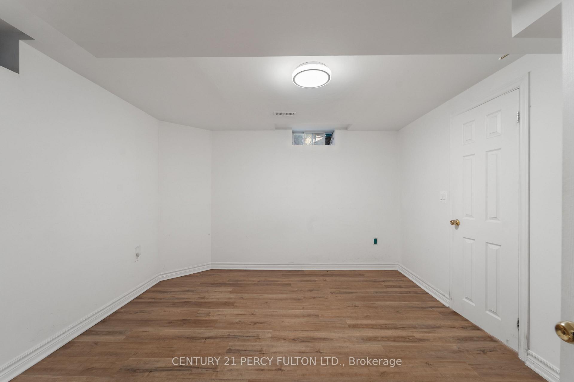 Photo 9 of 35 Weldon Street, Whitby, Rolling Acres — HOMEH