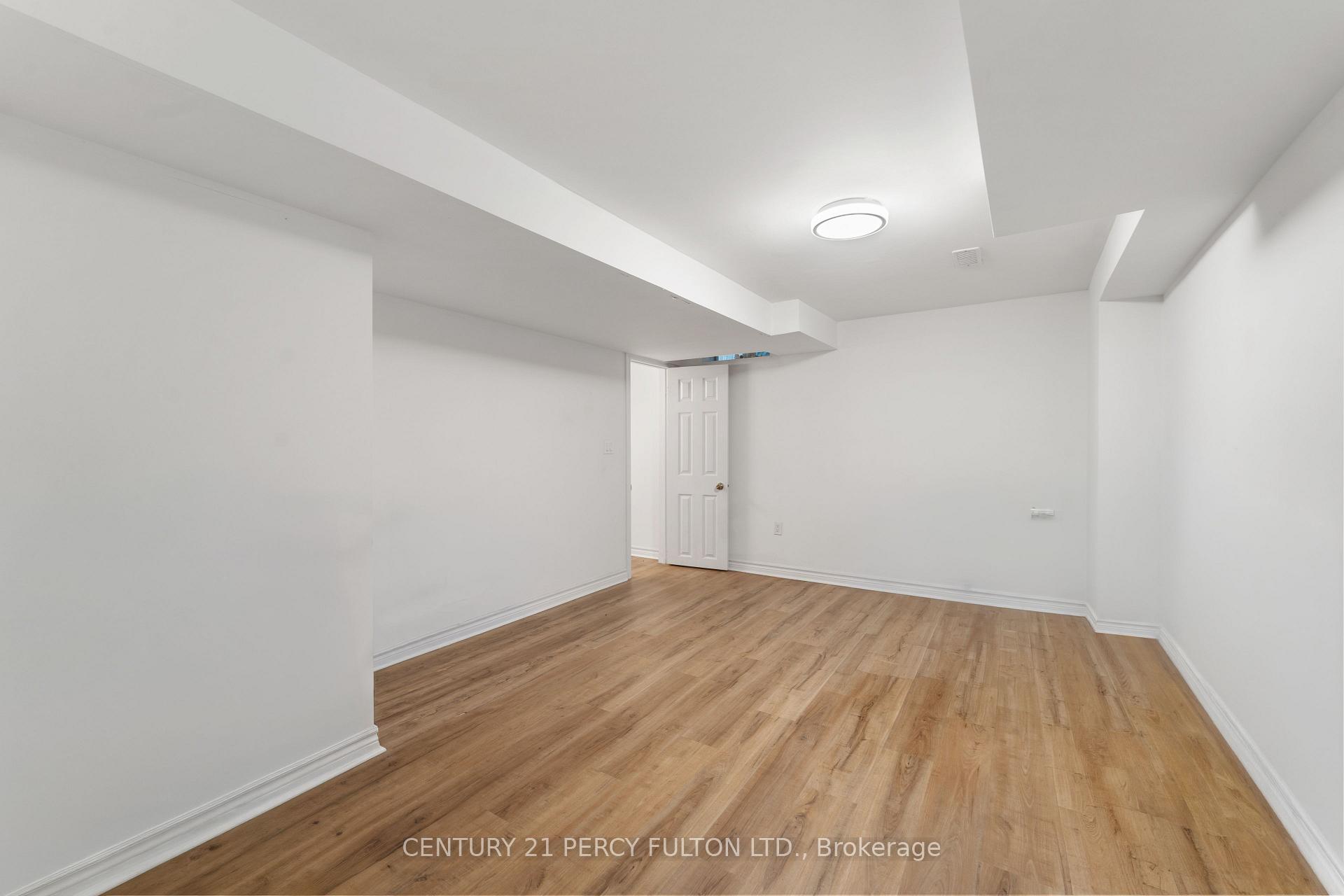 Photo 14 of 35 Weldon Street, Whitby, Rolling Acres — HOMEH
