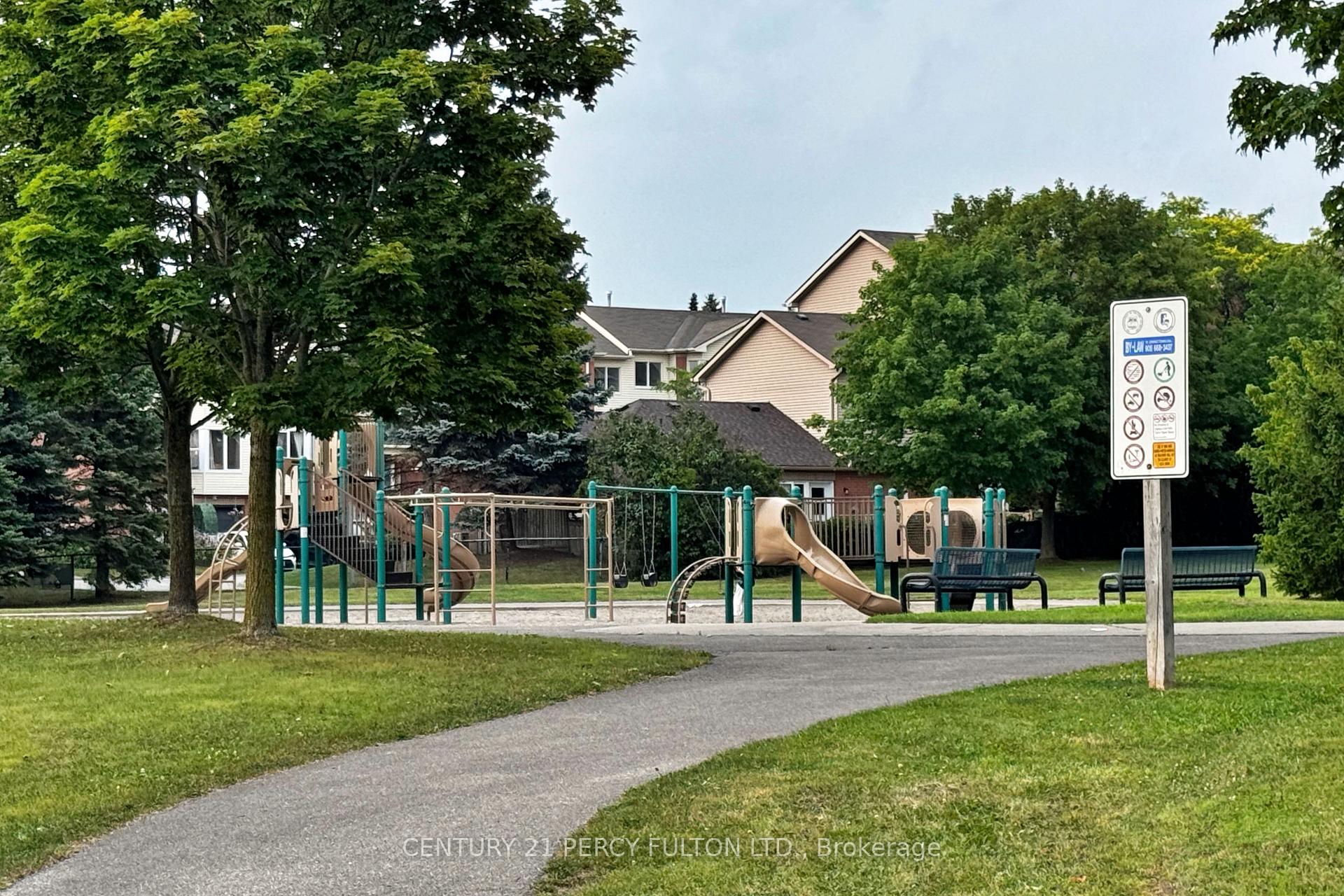Photo 19 of 35 Weldon Street, Whitby, Rolling Acres — HOMEH