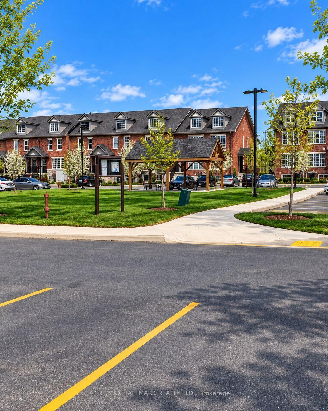 Photo 3 of Unit 10, 242 Penetanguishene Road, Barrie, Georgian Drive — HOMEH