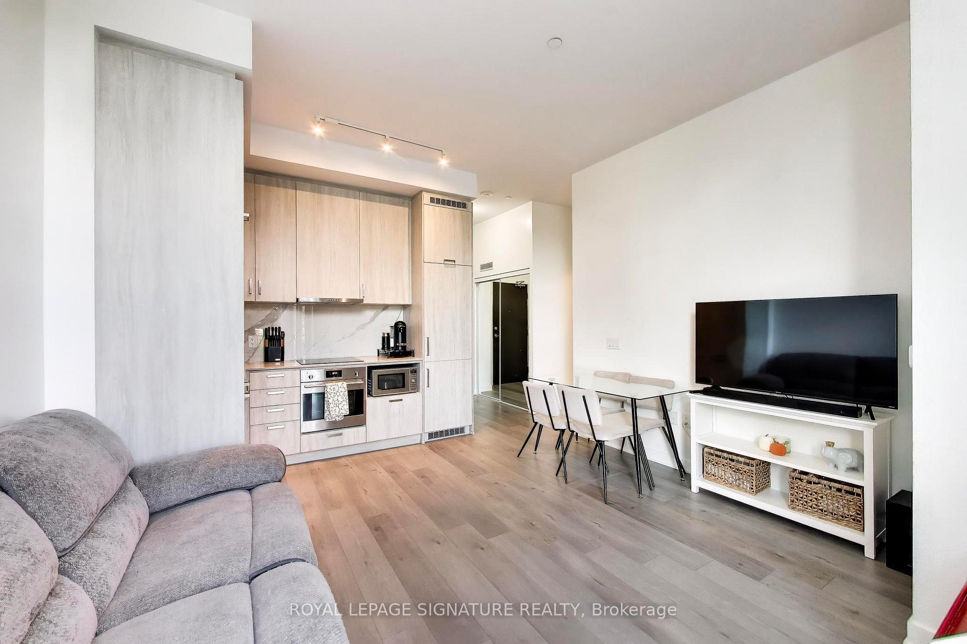 Photo 2 of Unit 105, 60 Honeycrisp Crescent, Vaughan, Vaughan Corporate Centre — HOMEH