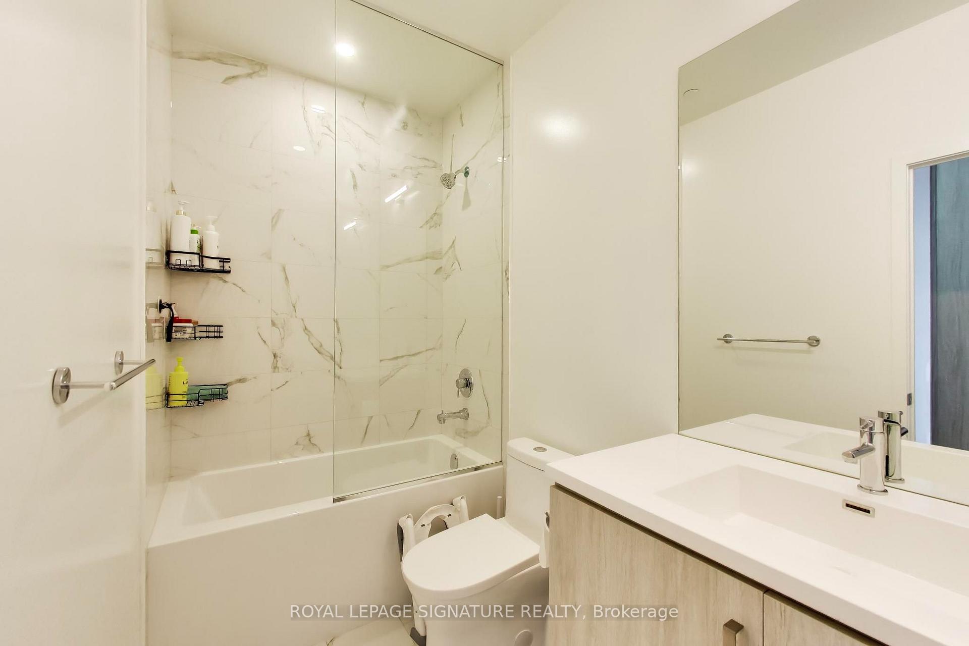 Photo 7 of Unit 105, 60 Honeycrisp Crescent, Vaughan, Vaughan Corporate Centre — HOMEH