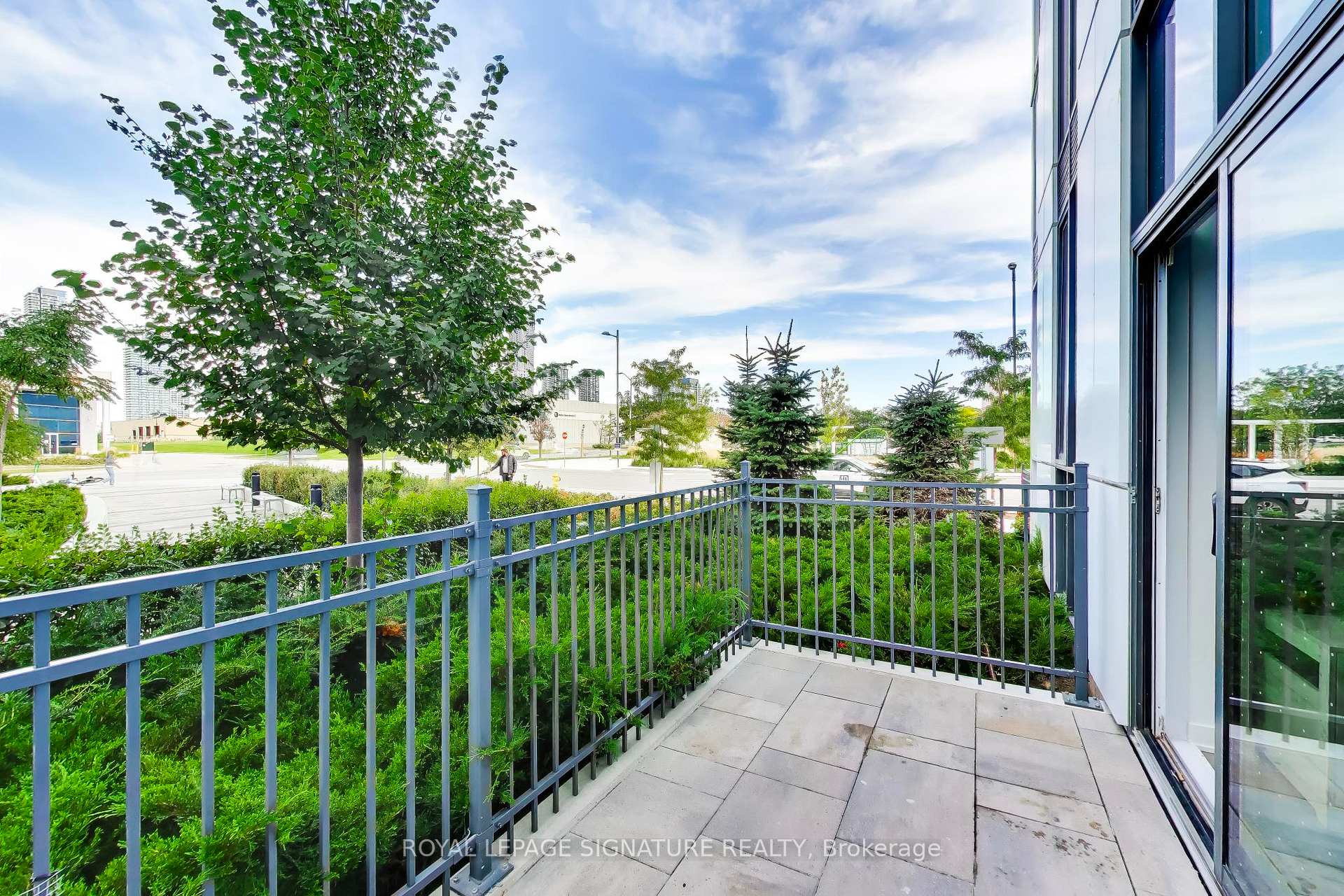 Photo 9 of Unit 105, 60 Honeycrisp Crescent, Vaughan, Vaughan Corporate Centre — HOMEH