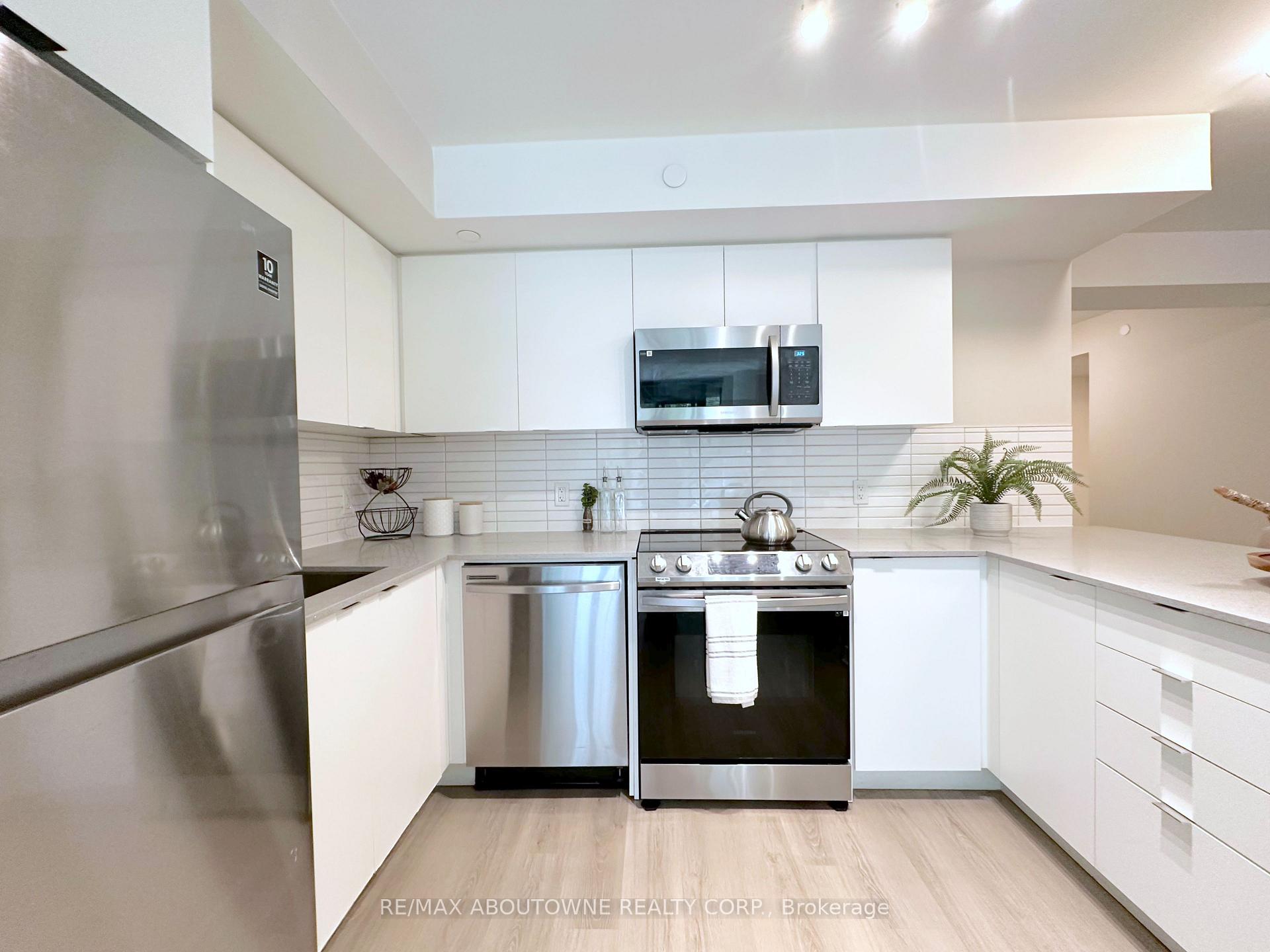 Photo 5 of Unit 219, 3385 Dundas Street W, Toronto, Runnymede-Bloor West Village — HOMEH