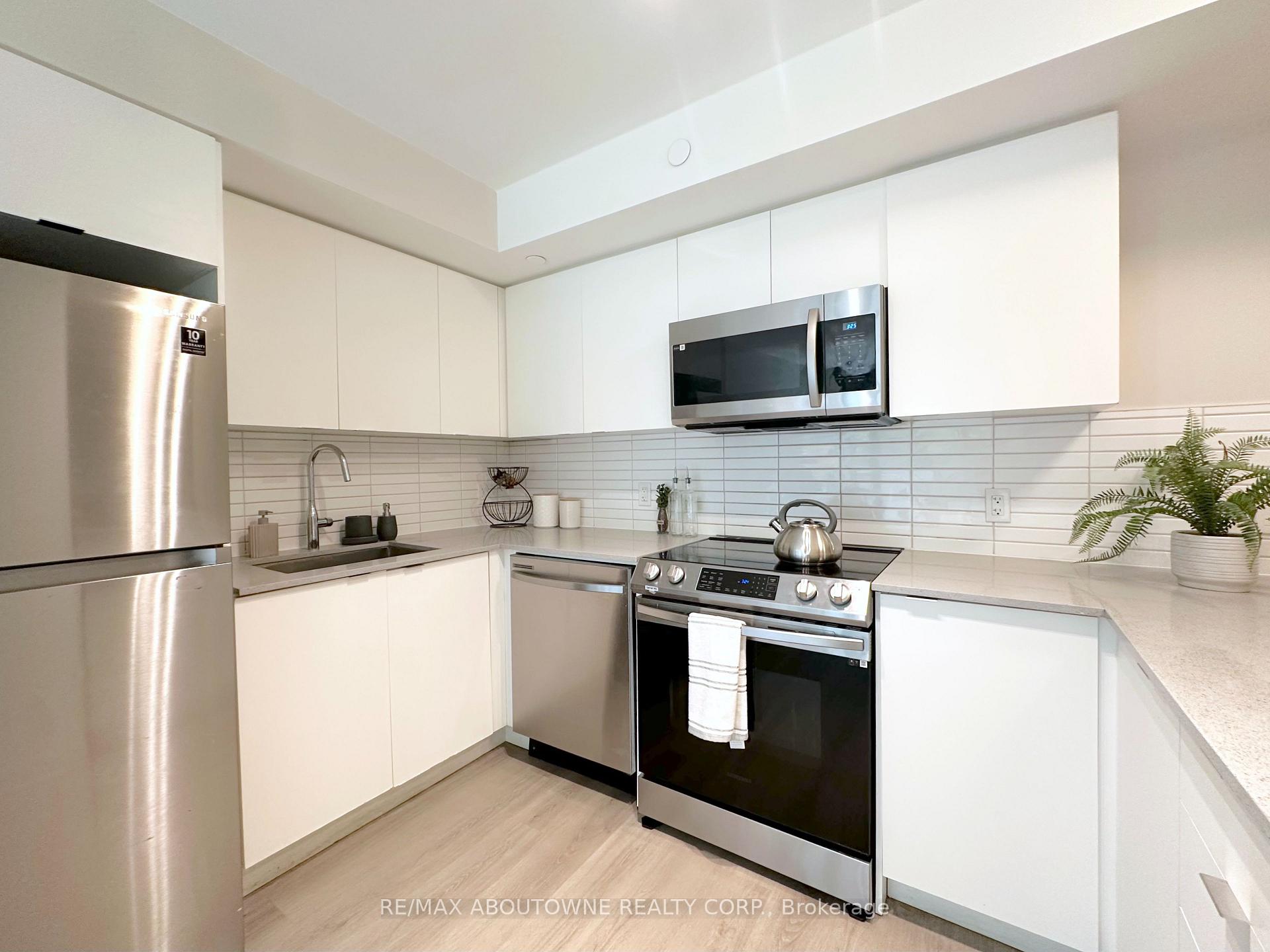 Photo 6 of Unit 219, 3385 Dundas Street W, Toronto, Runnymede-Bloor West Village — HOMEH